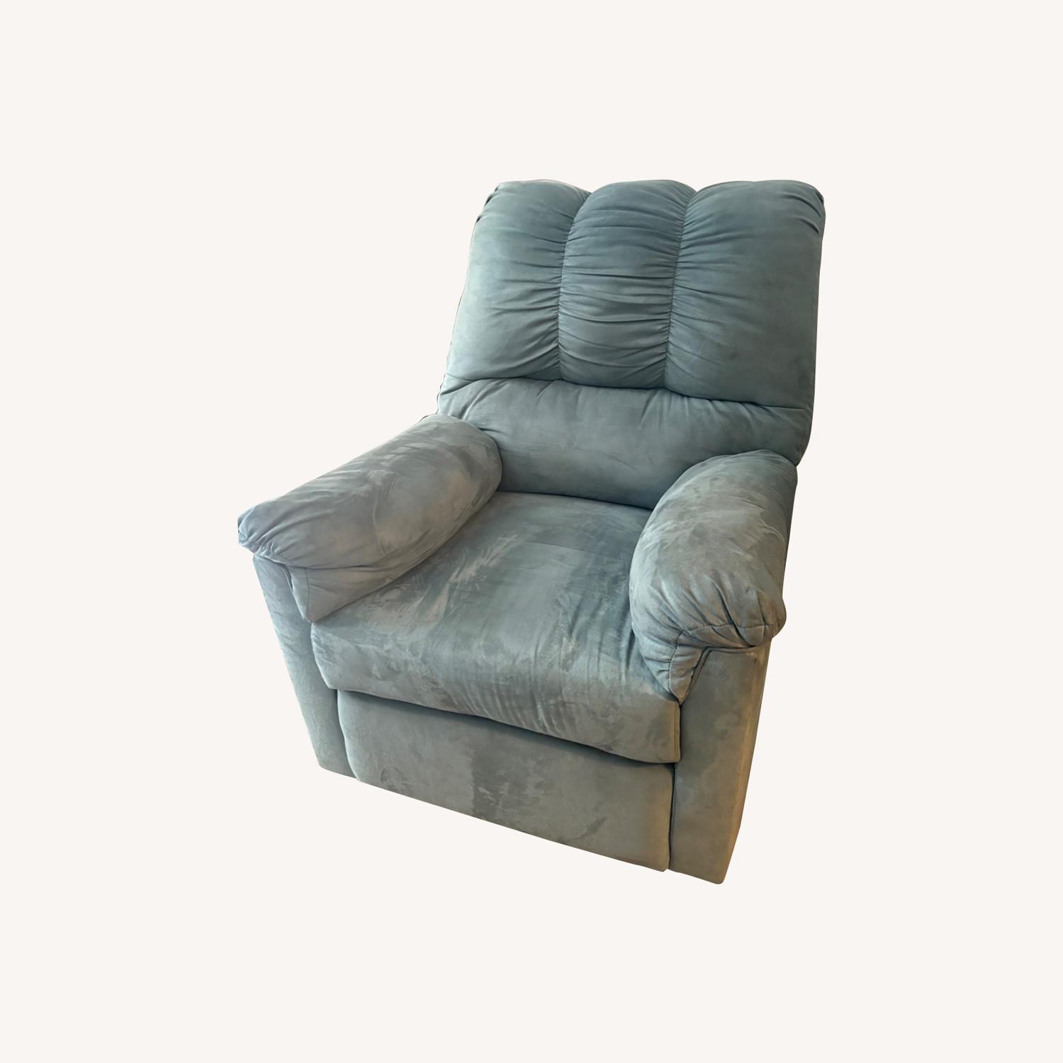 Recliner Chair - image-0