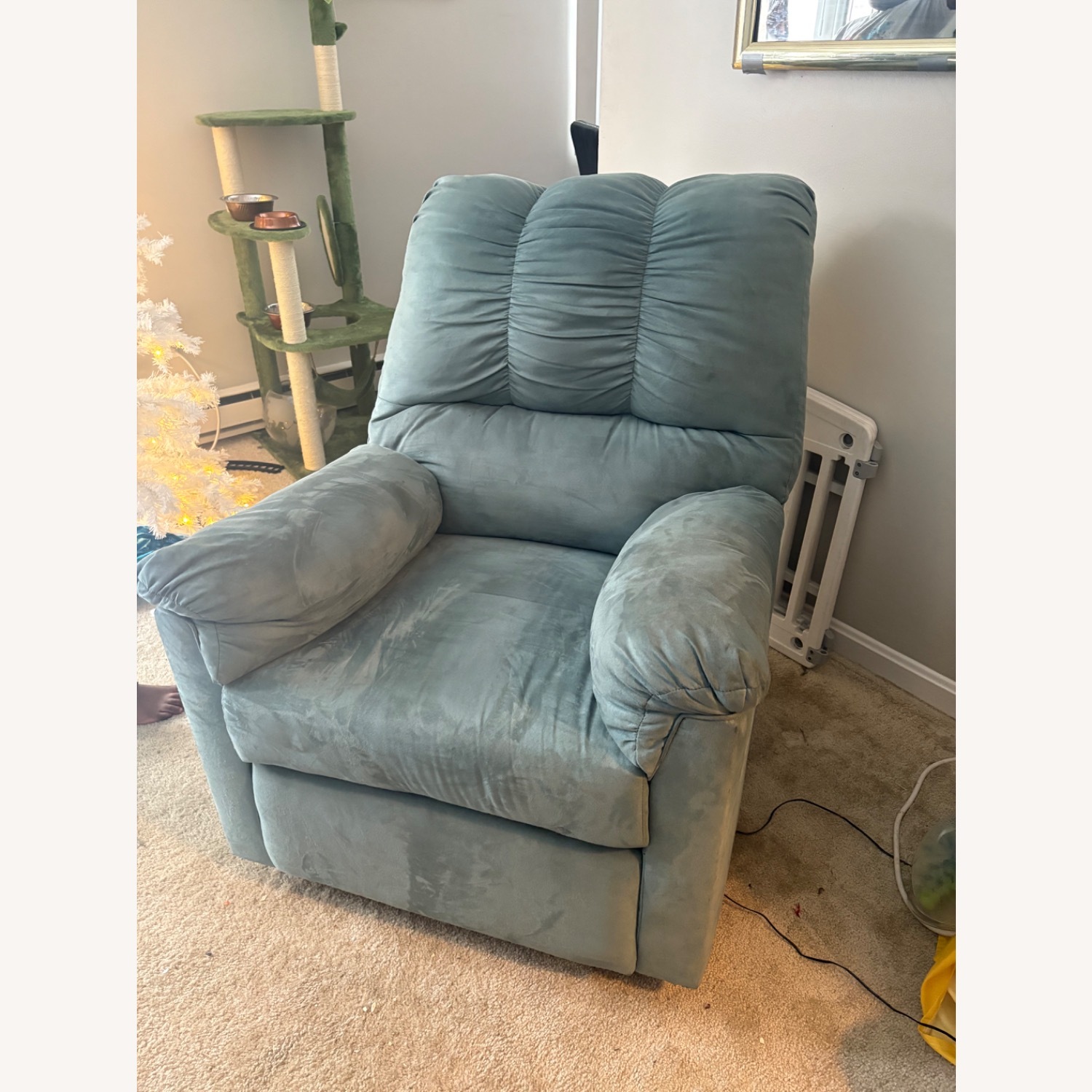 Recliner Chair - image-0