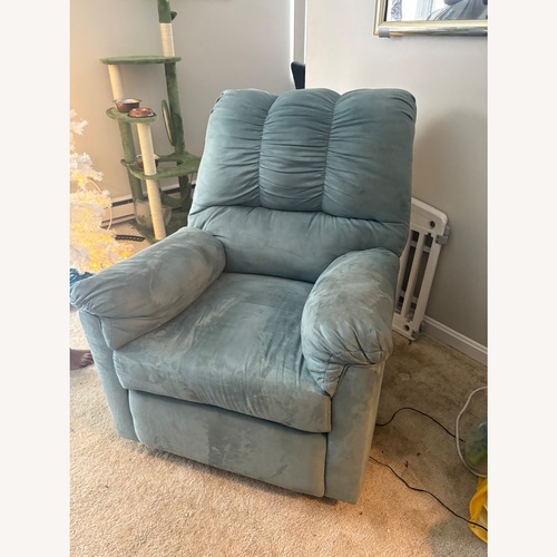 Used Recliner Chair for sale on AptDeco