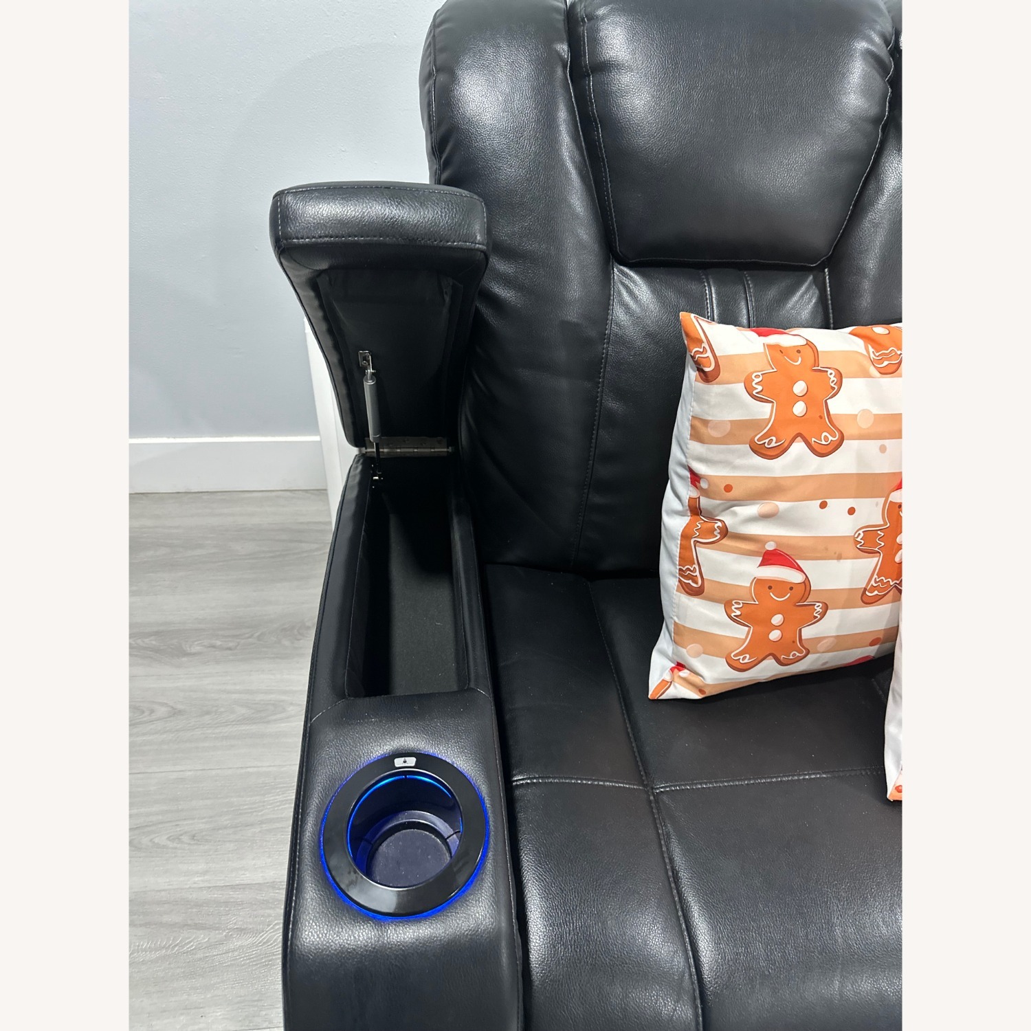 Rooms To Go  Black Leather 2 Seater Sofa - image-5