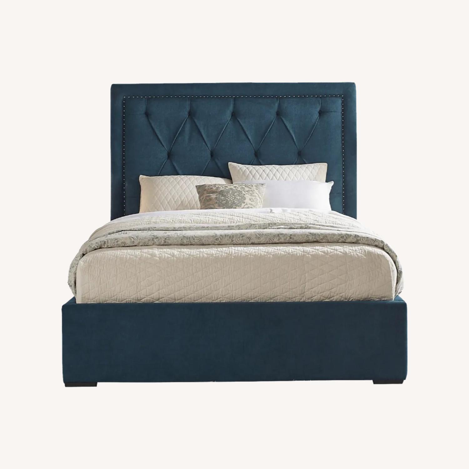 Elridge Teal 3 Pc Queen Upholstered Bed - image-0