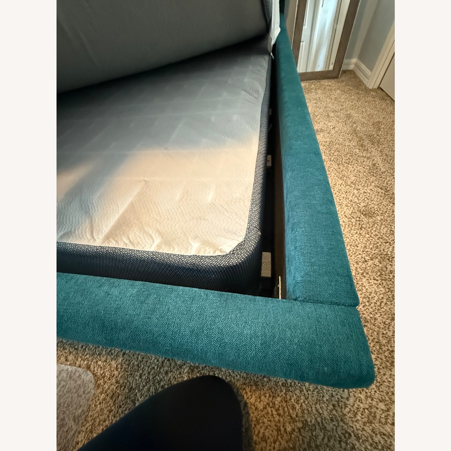 Elridge Teal 3 Pc Queen Upholstered Bed - image-5