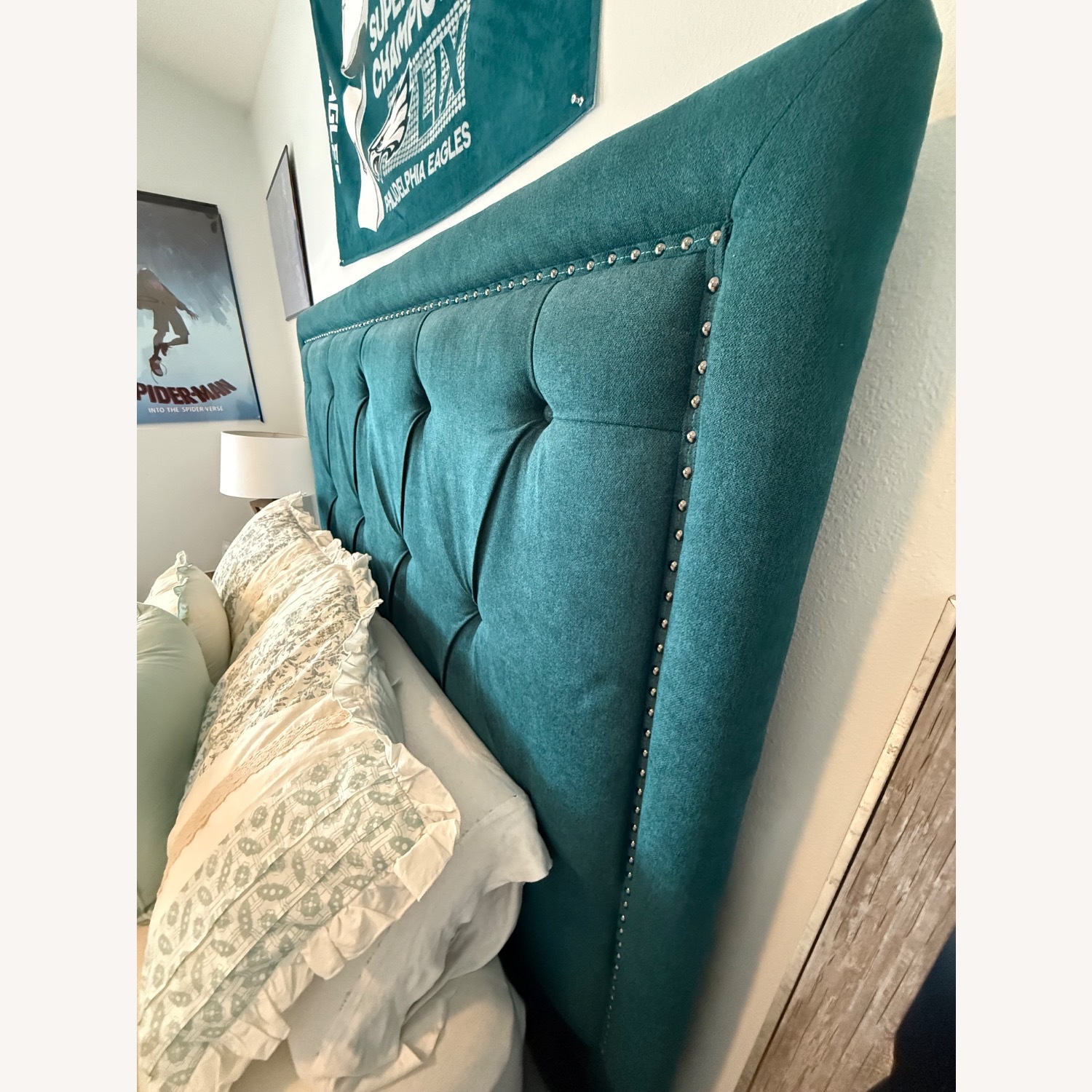 Elridge Teal 3 Pc Queen Upholstered Bed - image-8