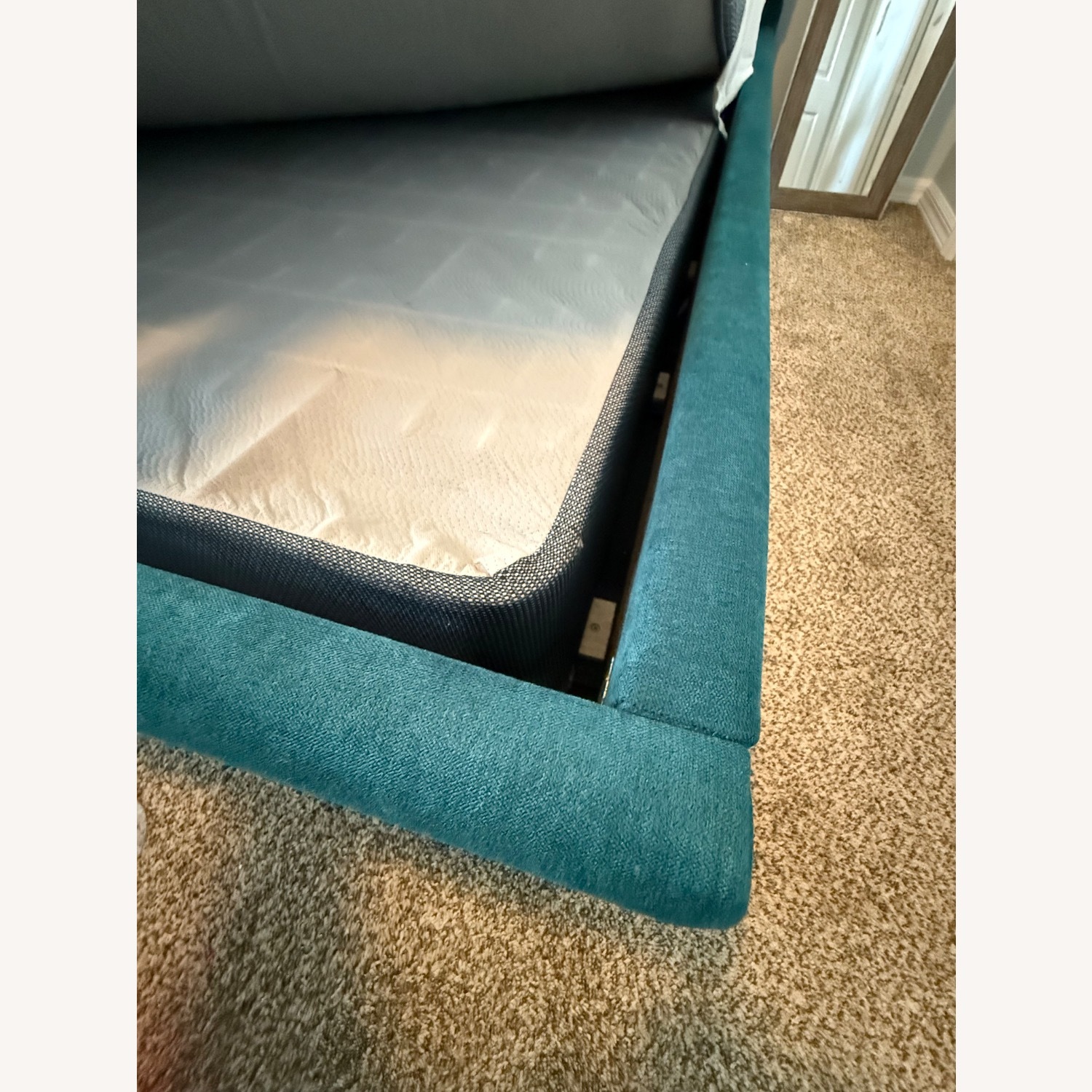 Elridge Teal 3 Pc Queen Upholstered Bed - image-7