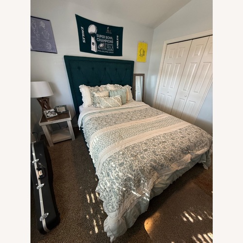 Used Elridge Teal 3 Pc Queen Upholstered Bed for sale on AptDeco