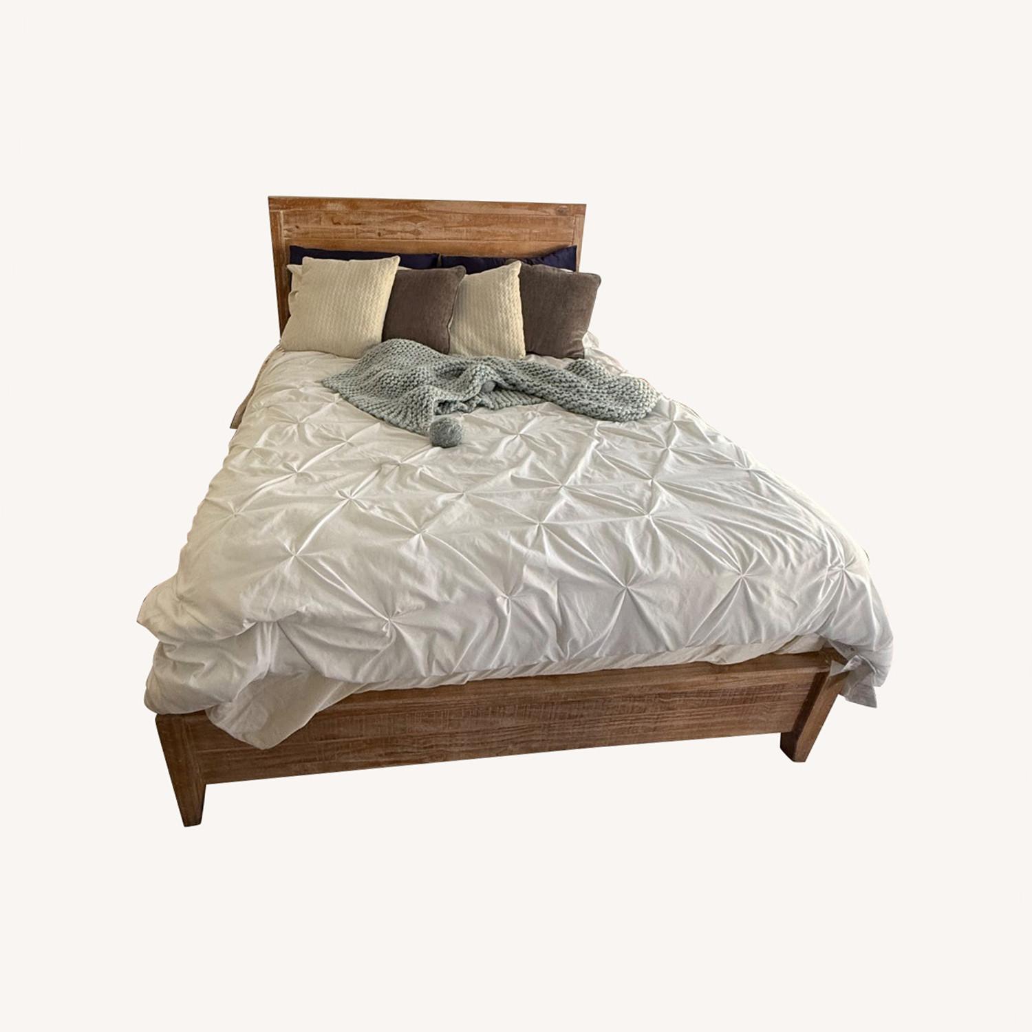 Palm Grove Queen Bed - image-0