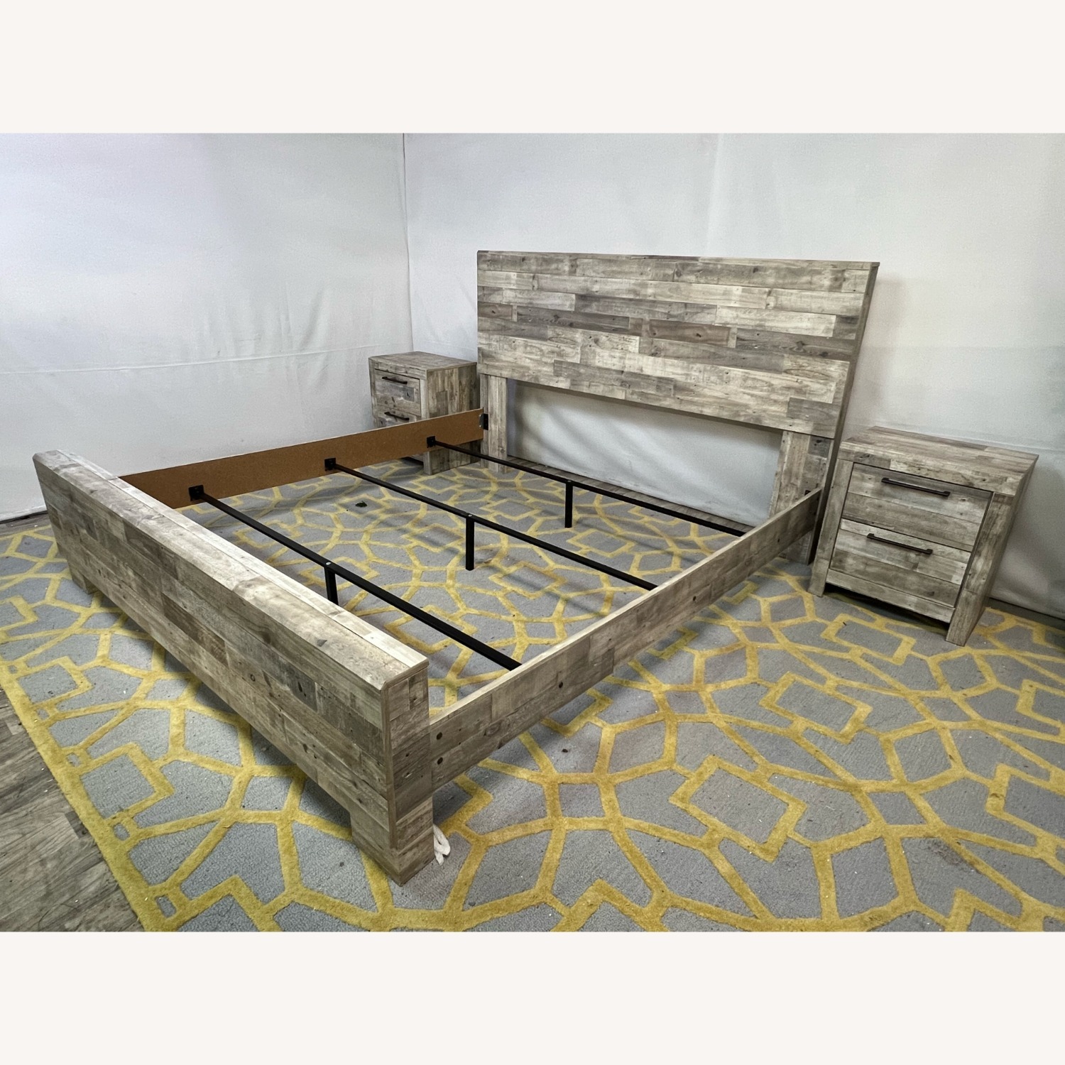 Ashley Effie King Panel Bed with 2 Nightstands - image-3