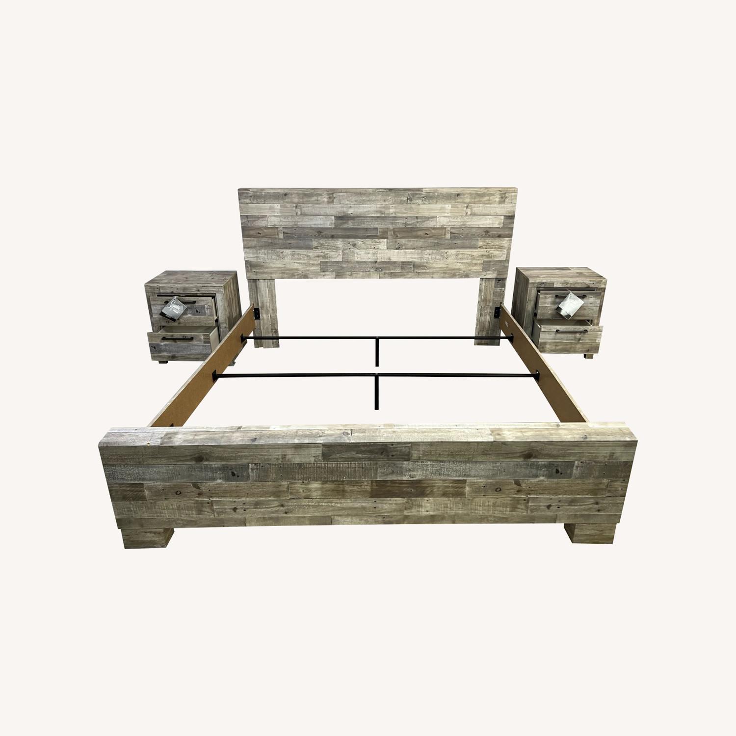 Ashley Effie King Panel Bed with 2 Nightstands - image-0