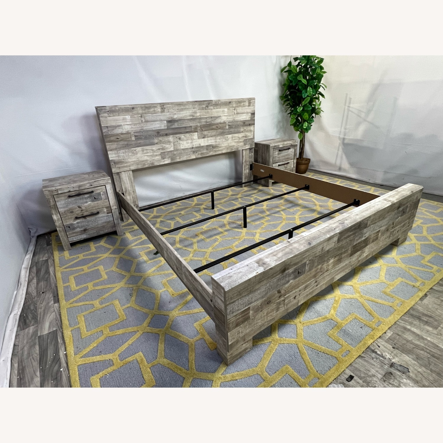 Ashley Effie King Panel Bed with 2 Nightstands - image-4