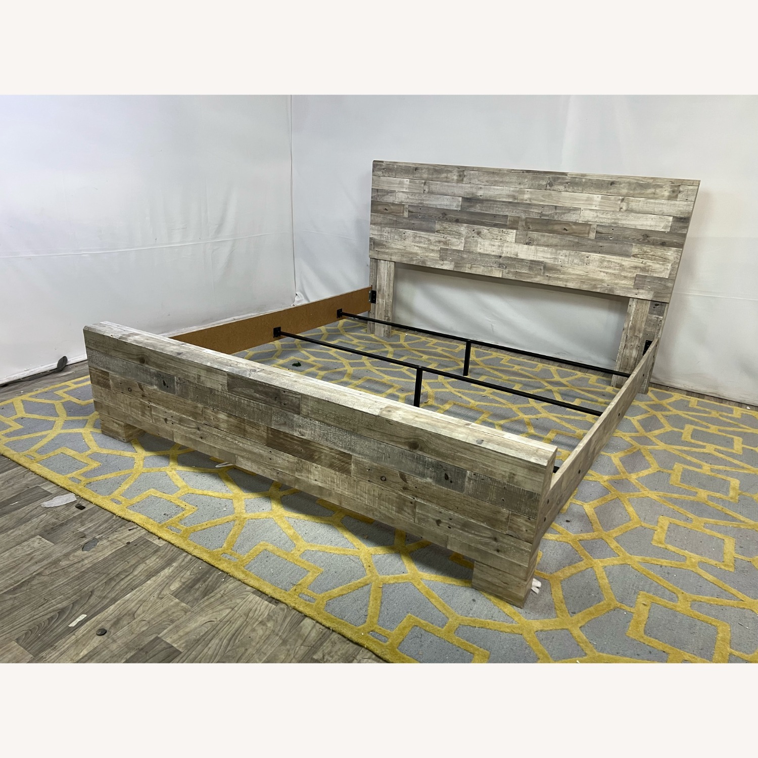 Ashley Effie King Panel Bed with 2 Nightstands - image-1