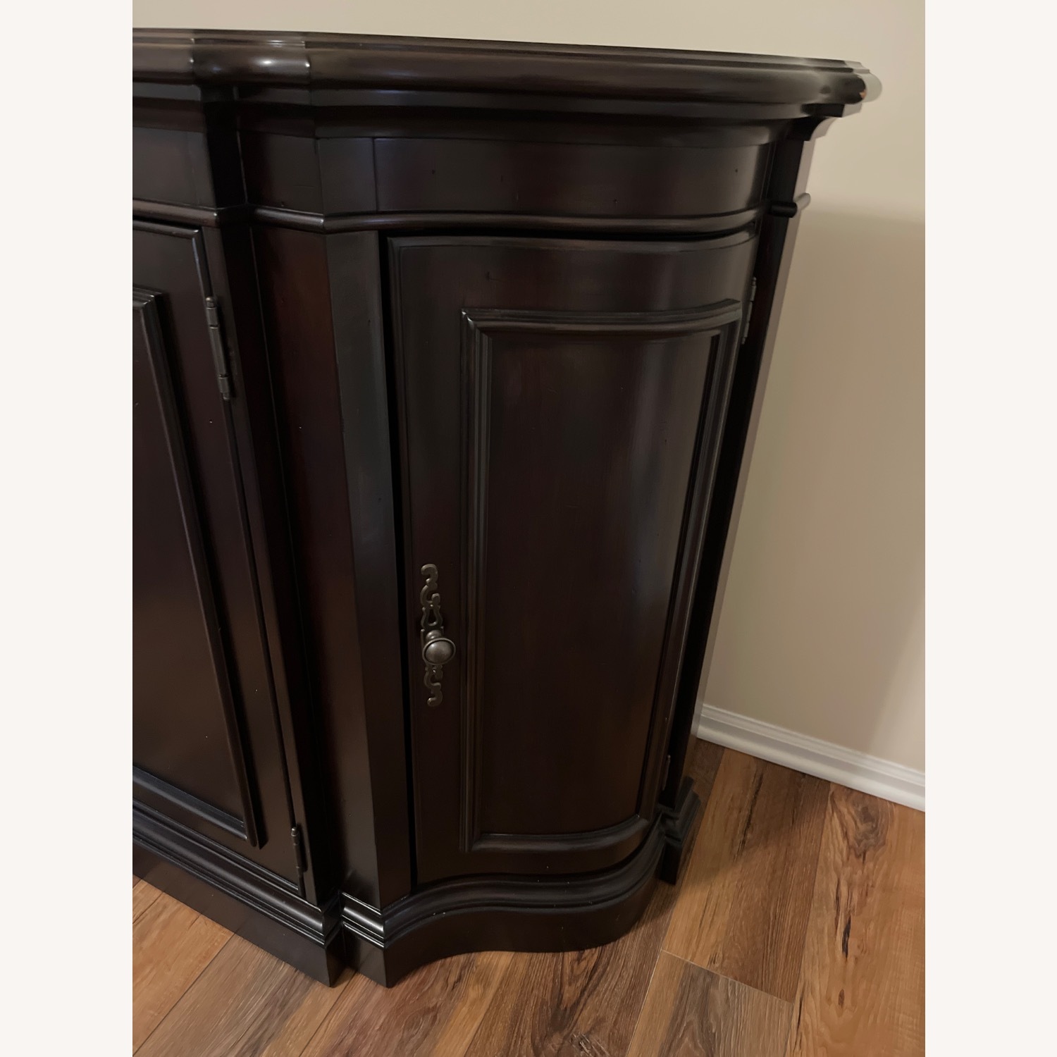 Riverside Furniture Rosemoor Buffet - image-12