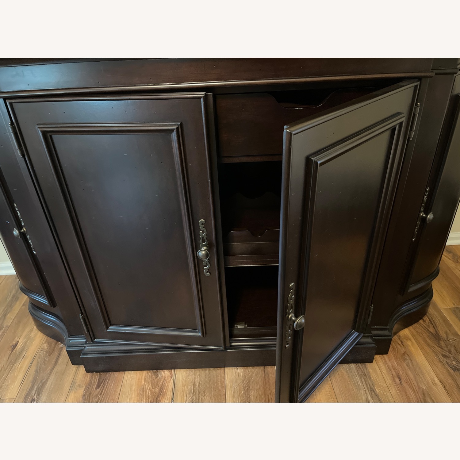 Riverside Furniture Rosemoor Buffet - image-8