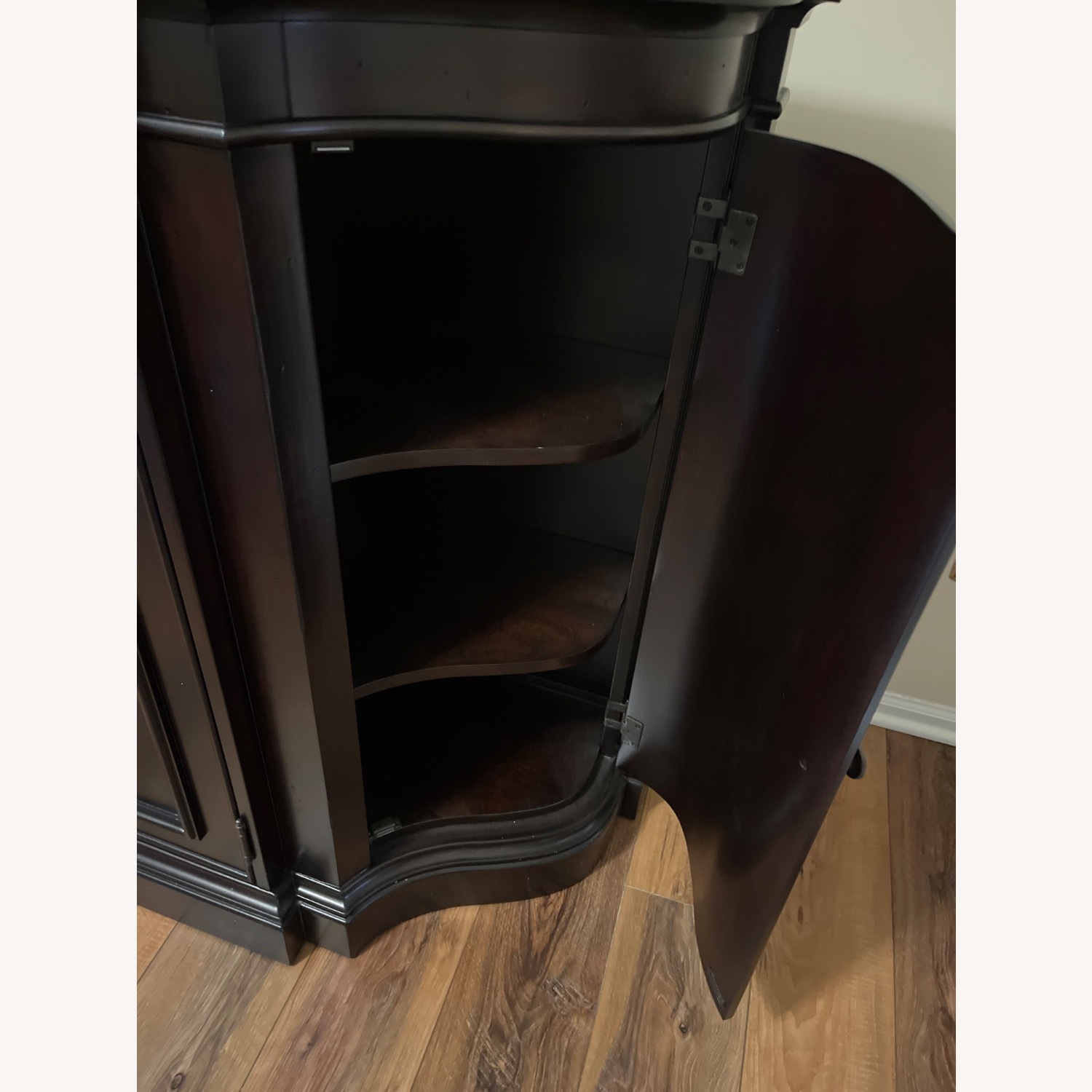 Riverside Furniture Rosemoor Buffet - image-14