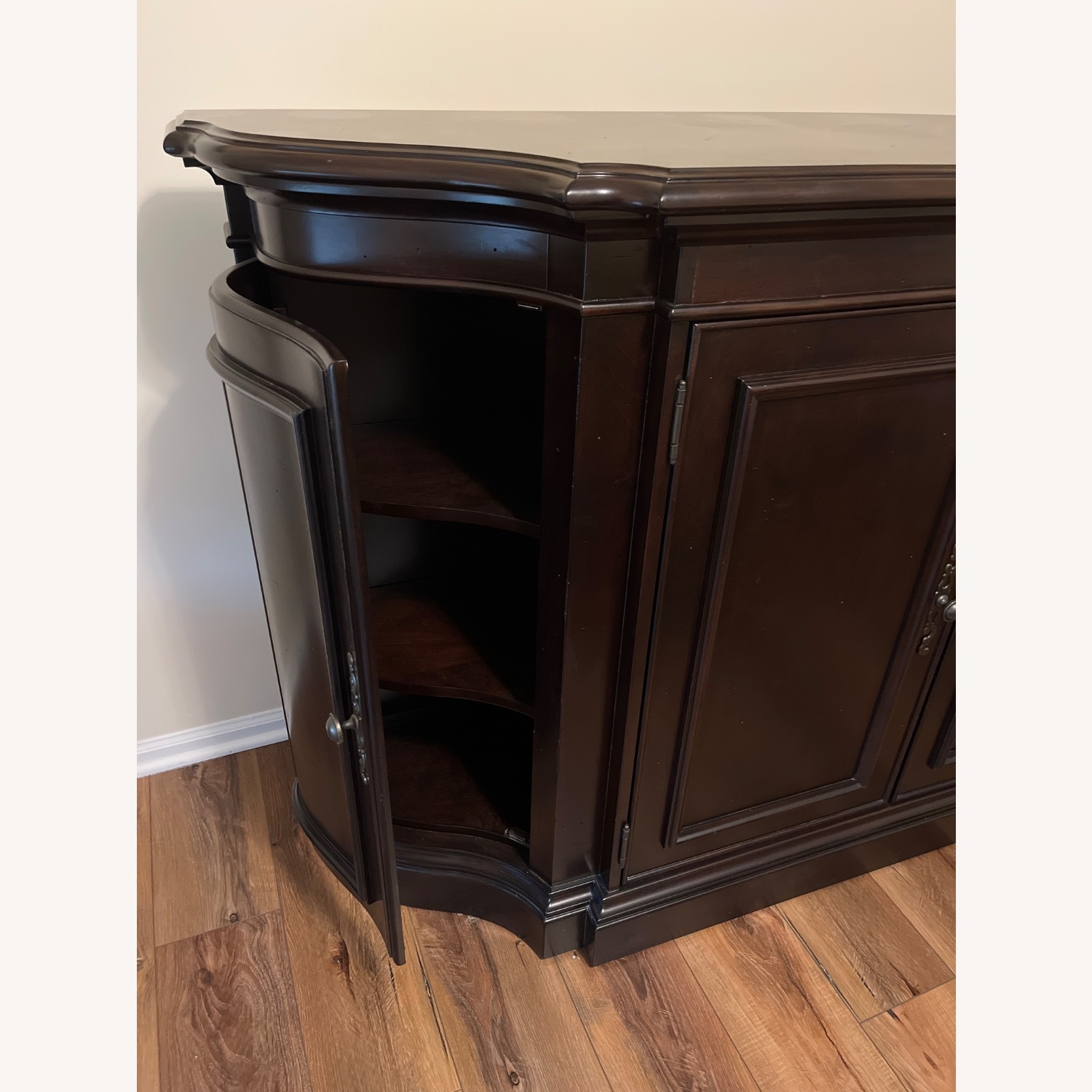 Riverside Furniture Rosemoor Buffet - image-17