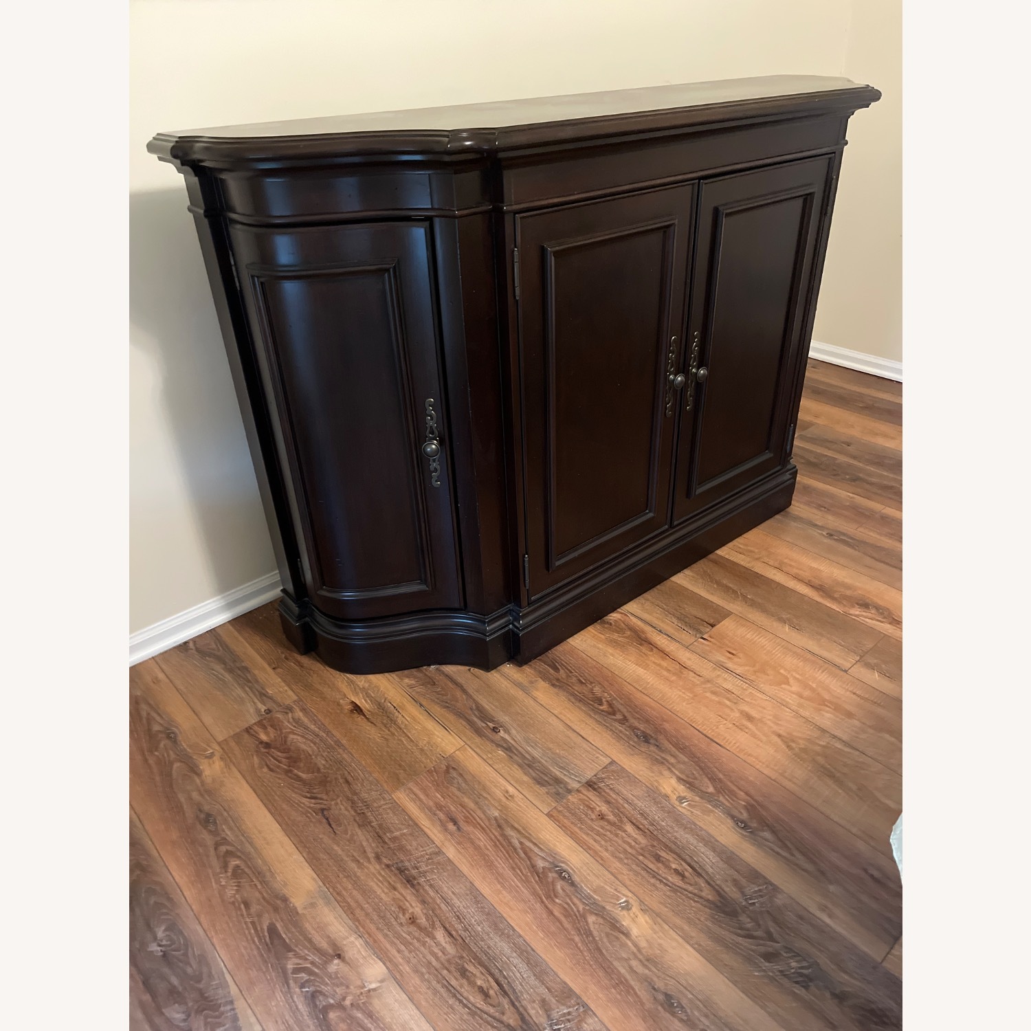 Riverside Furniture Rosemoor Buffet - image-18