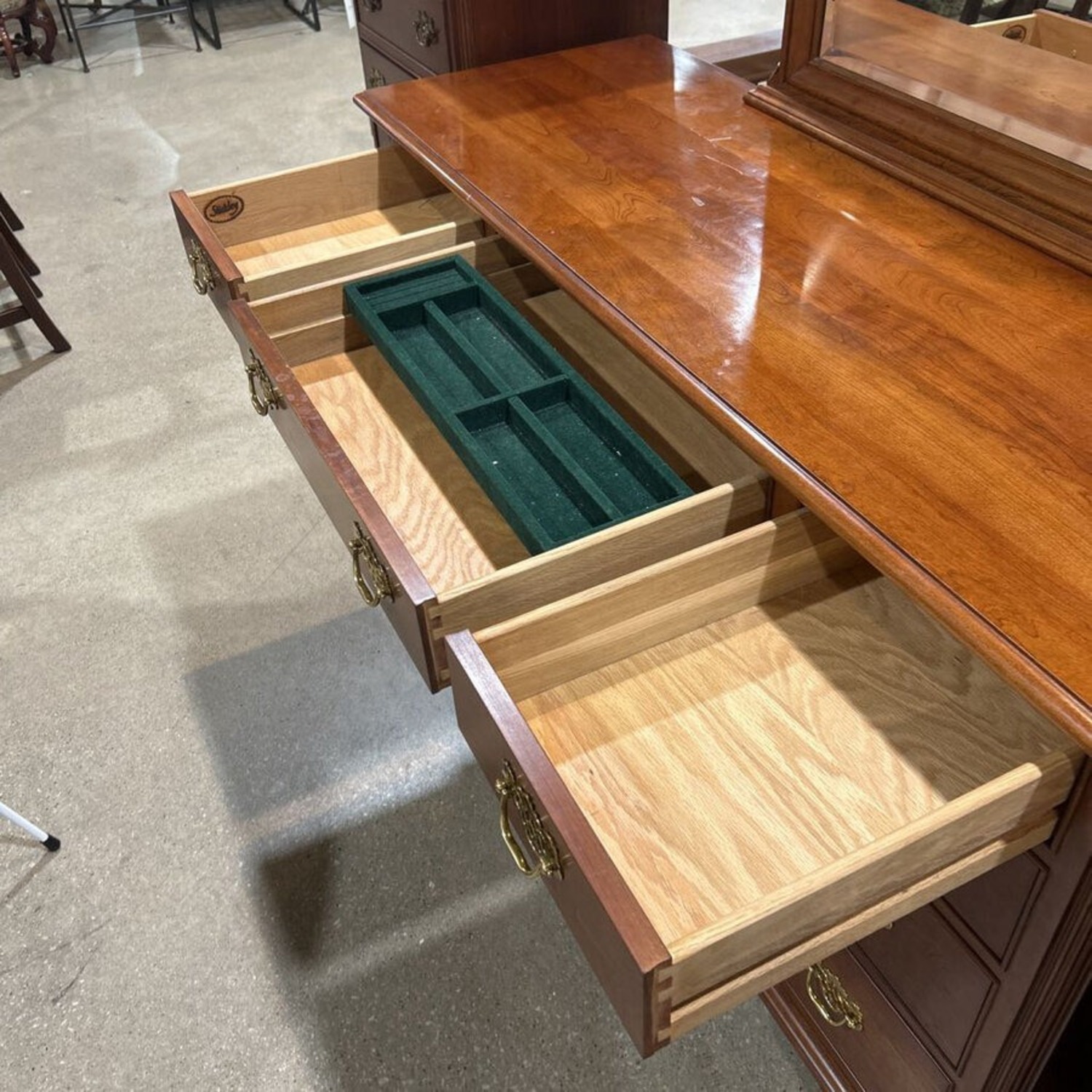 Stickley Chippendale 9-Drawer w Mirror Dresser - image-3