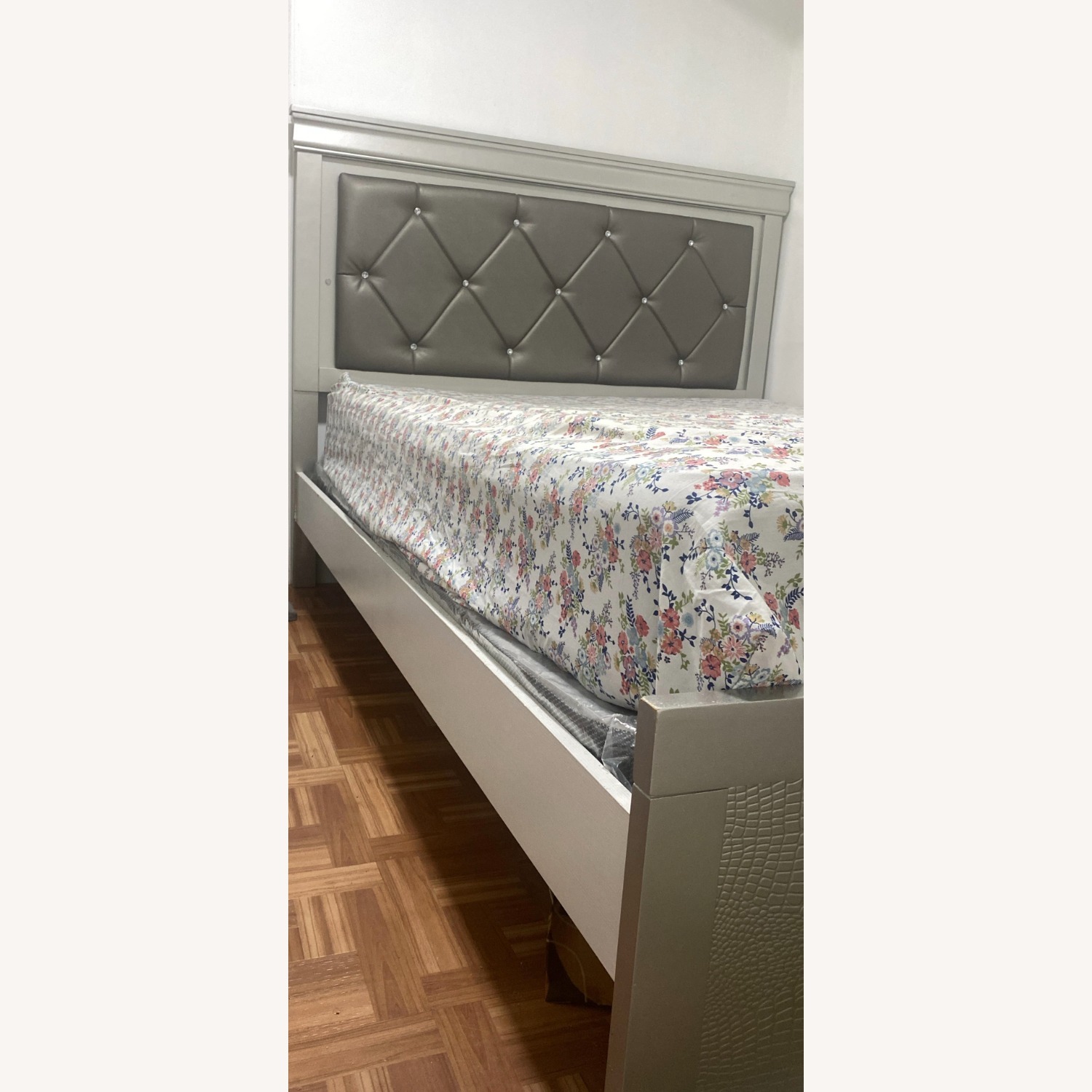 Contemporary Queen Bed - image-1