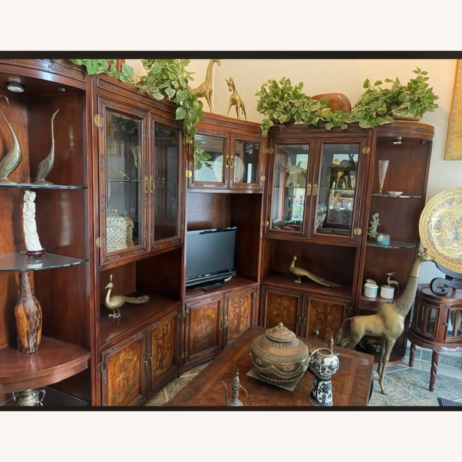 ThomasVille Asian Inspired Unit - image-0