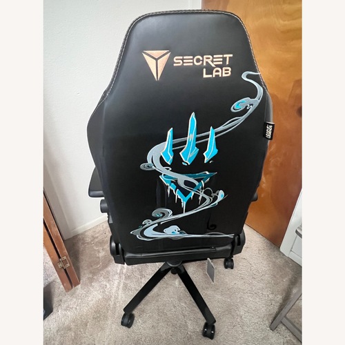 Used Amazon Secret Lab Gaming Chair for sale on AptDeco