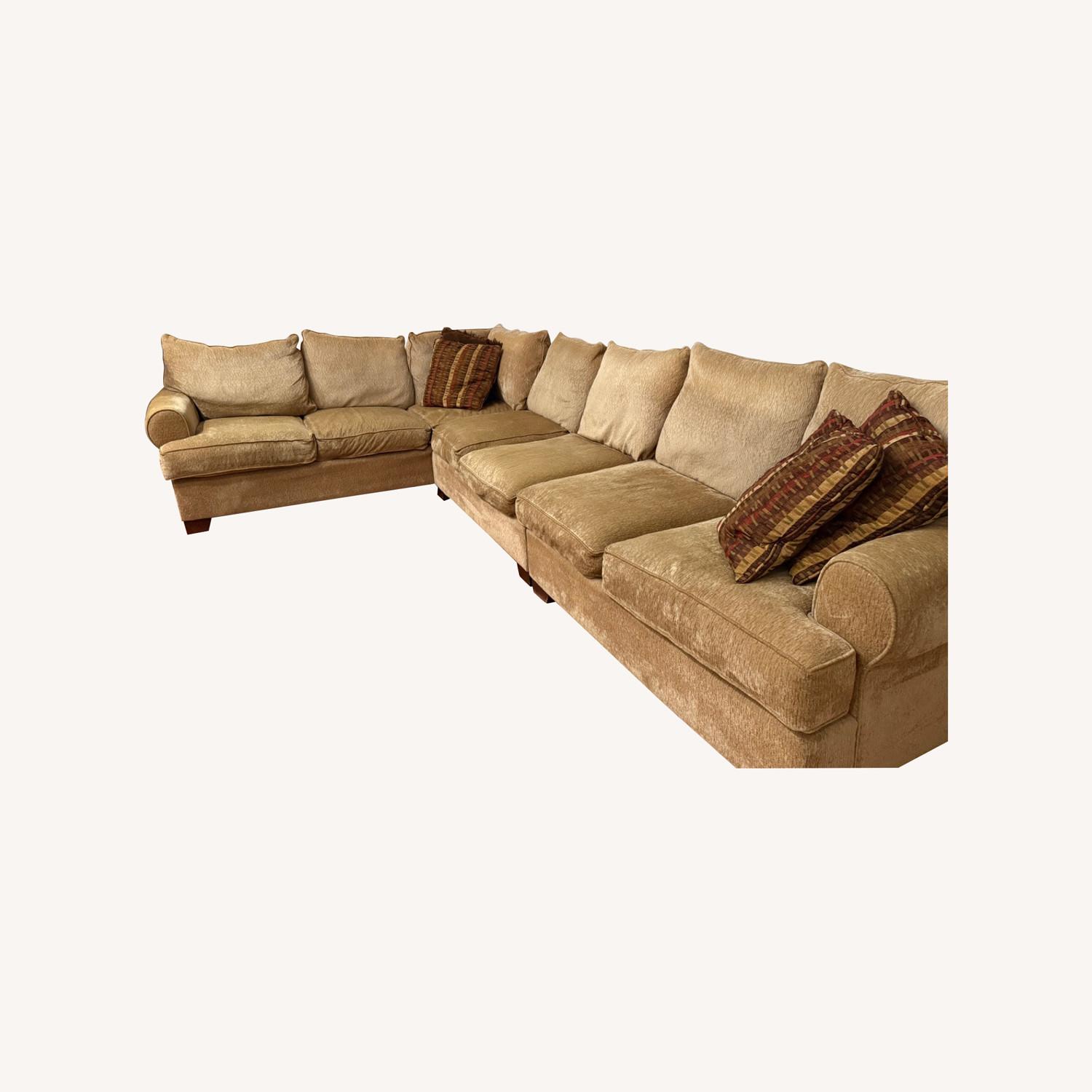 Comfy 3 piece L-shape Sectional) - image-0