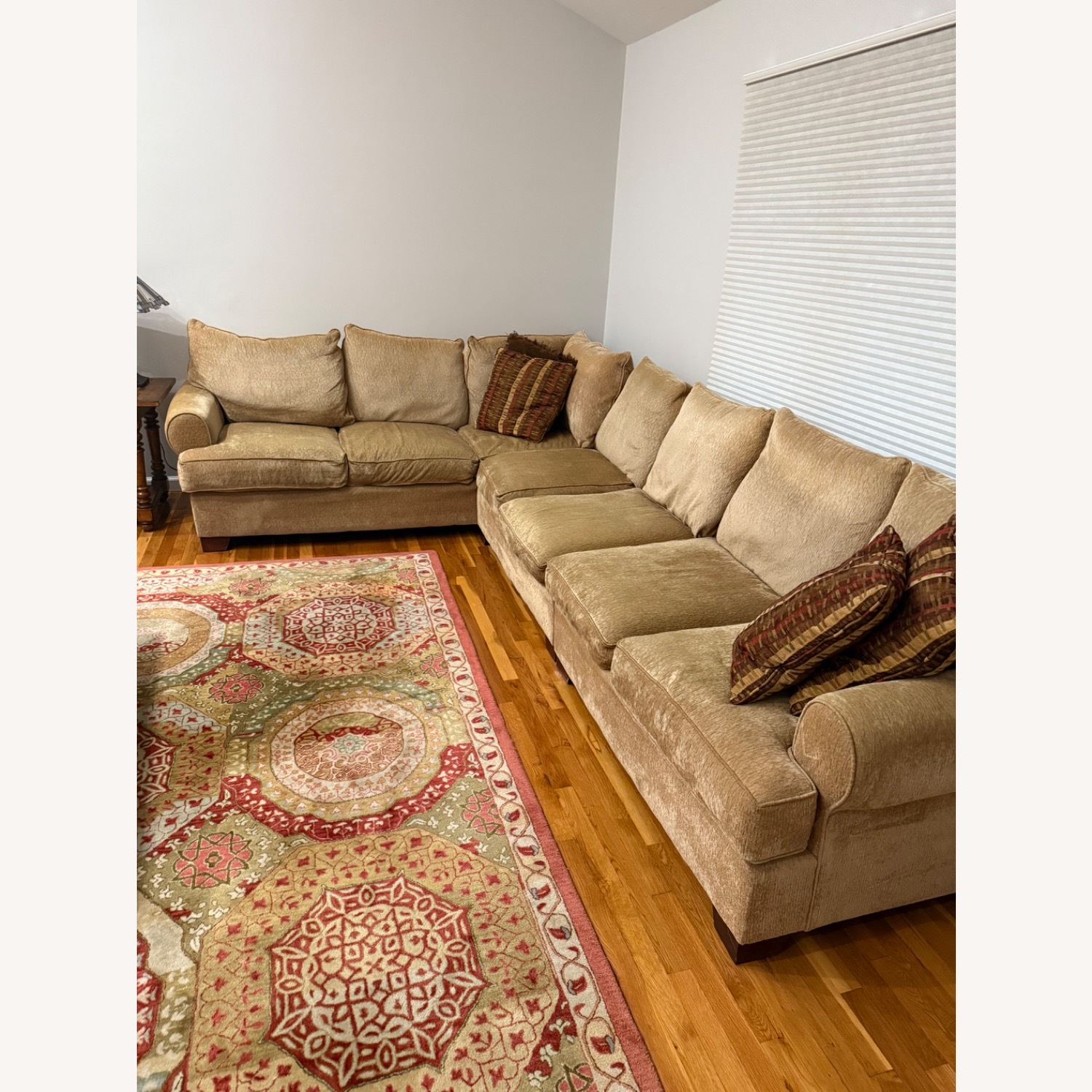 Comfy 3 piece L-shape Sectional) - image-3