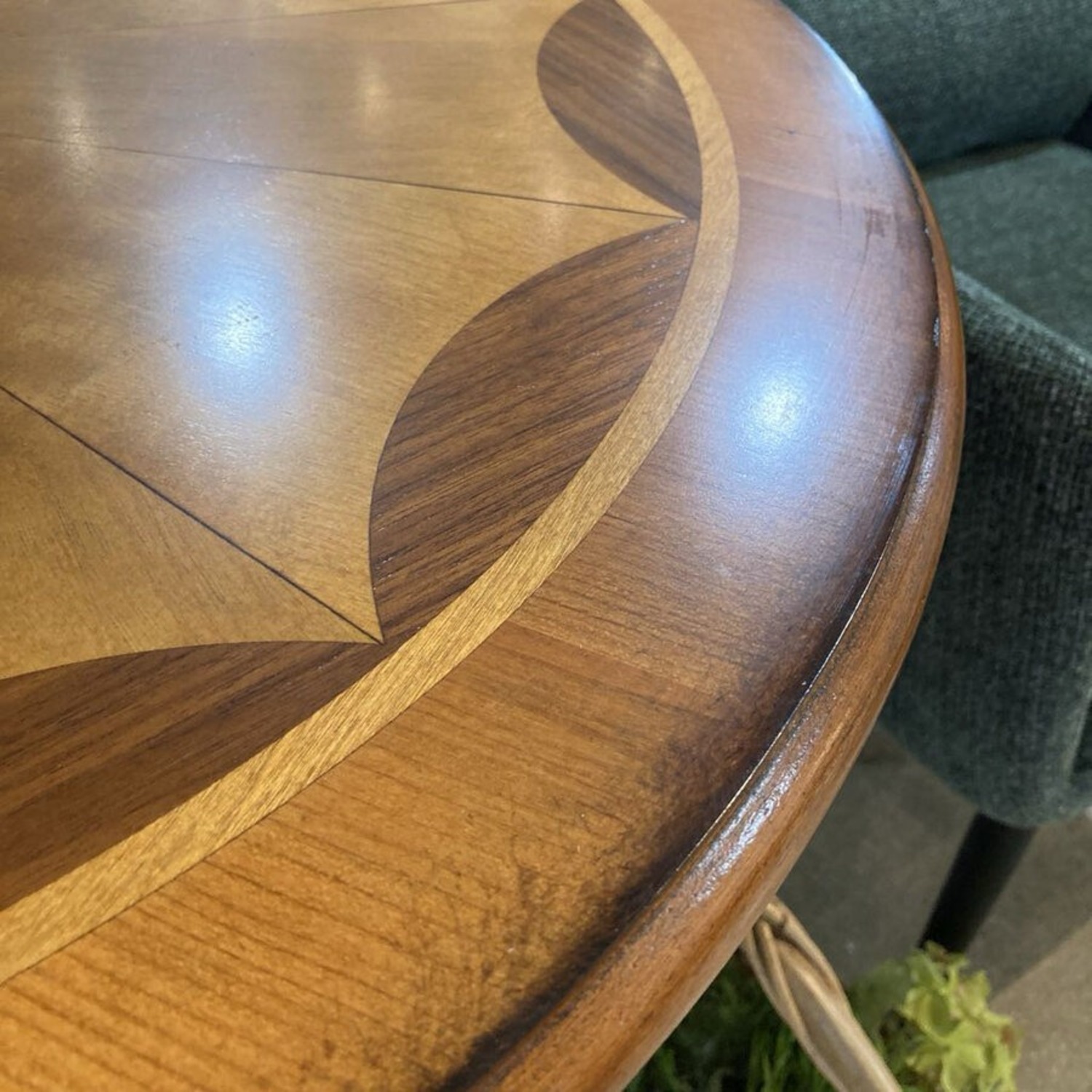 Carissa Pie-Cut Top Pedestal Foyer Side Table - image-4