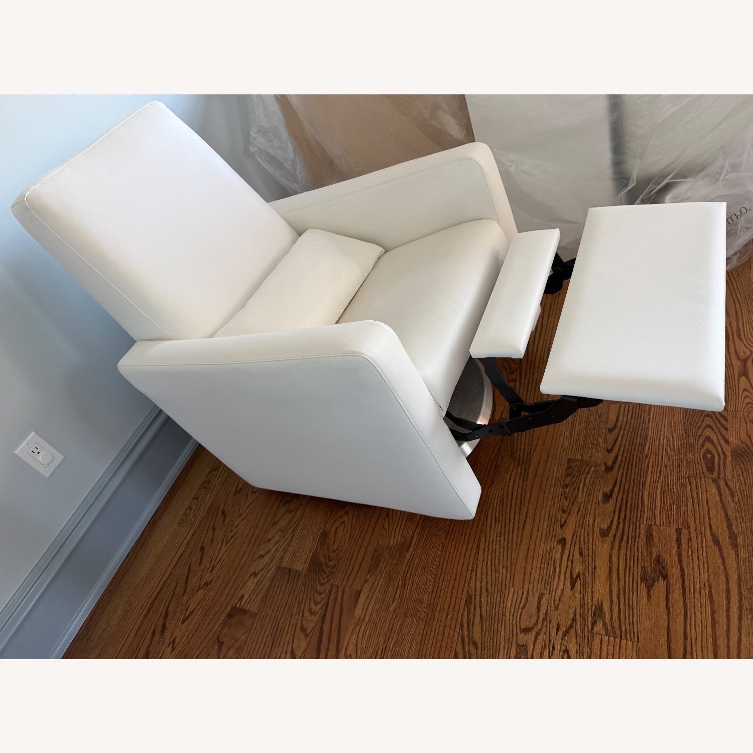 Monte Design Grano Recliner with Swivel Base - image-5