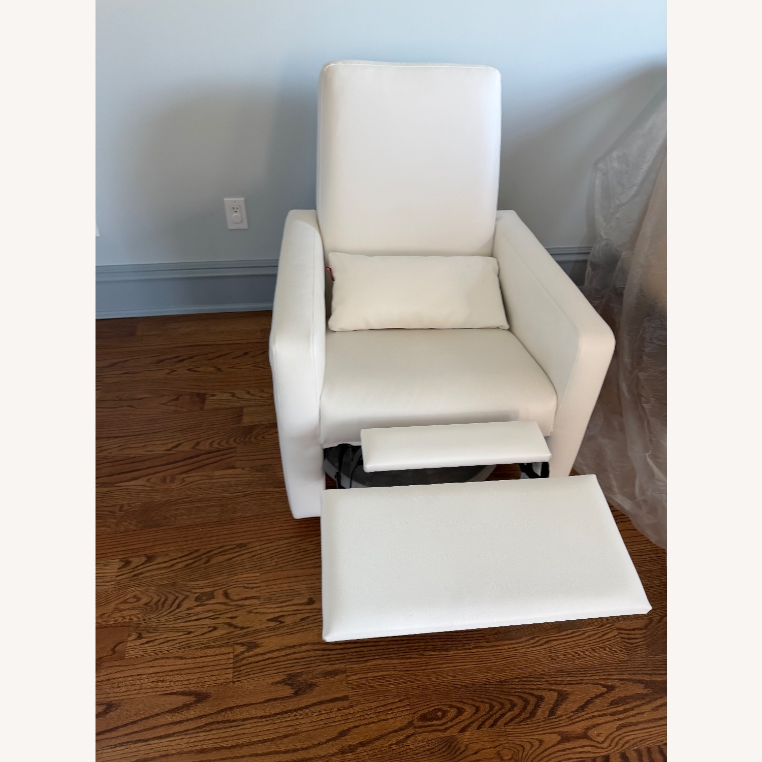 Monte Design Grano Recliner with Swivel Base - image-4