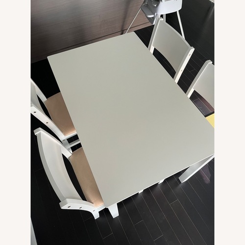Used 4-person Dining Set for sale on AptDeco