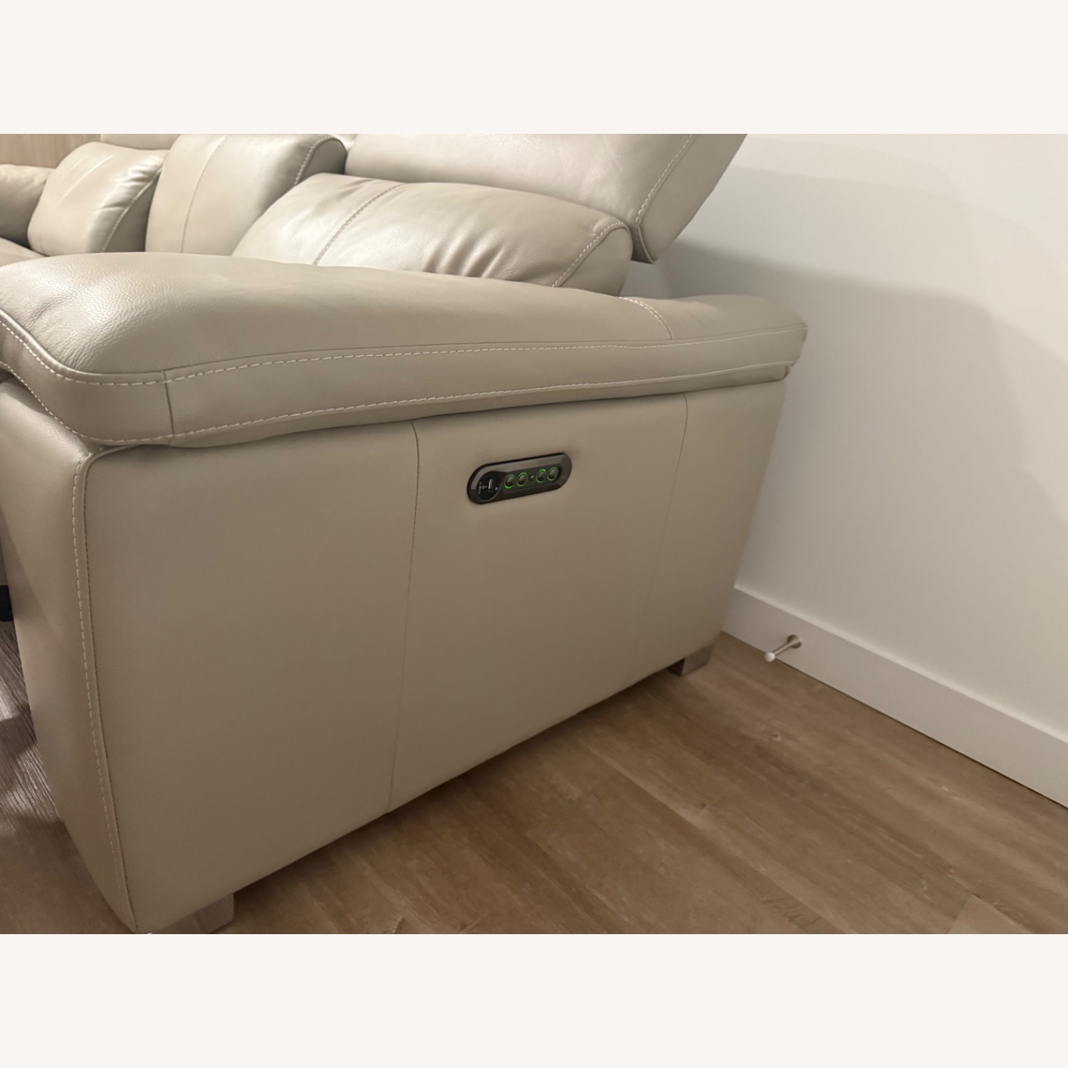 Leather beige 3 seater power recliner - image-4