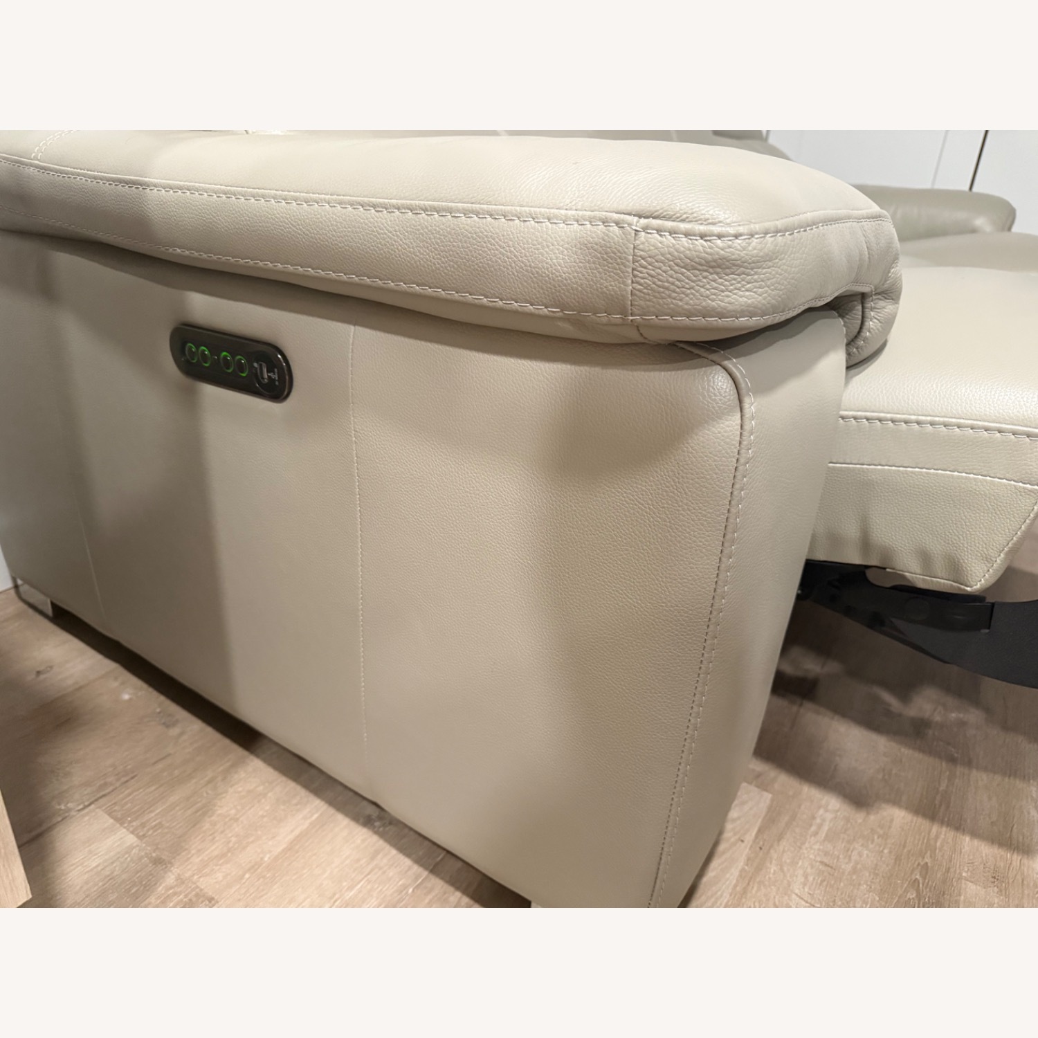 Leather beige 3 seater power recliner - image-3