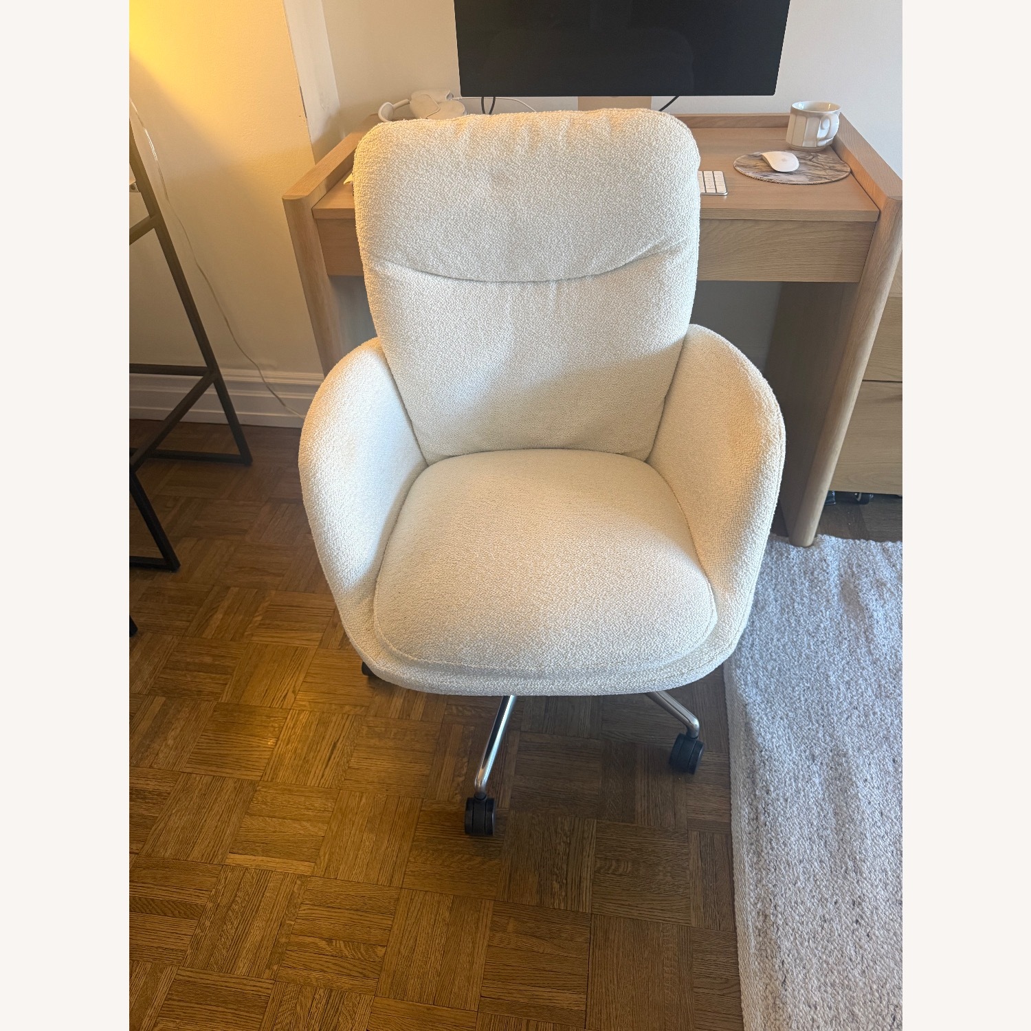 Article White Fabric Office Chair - image-1