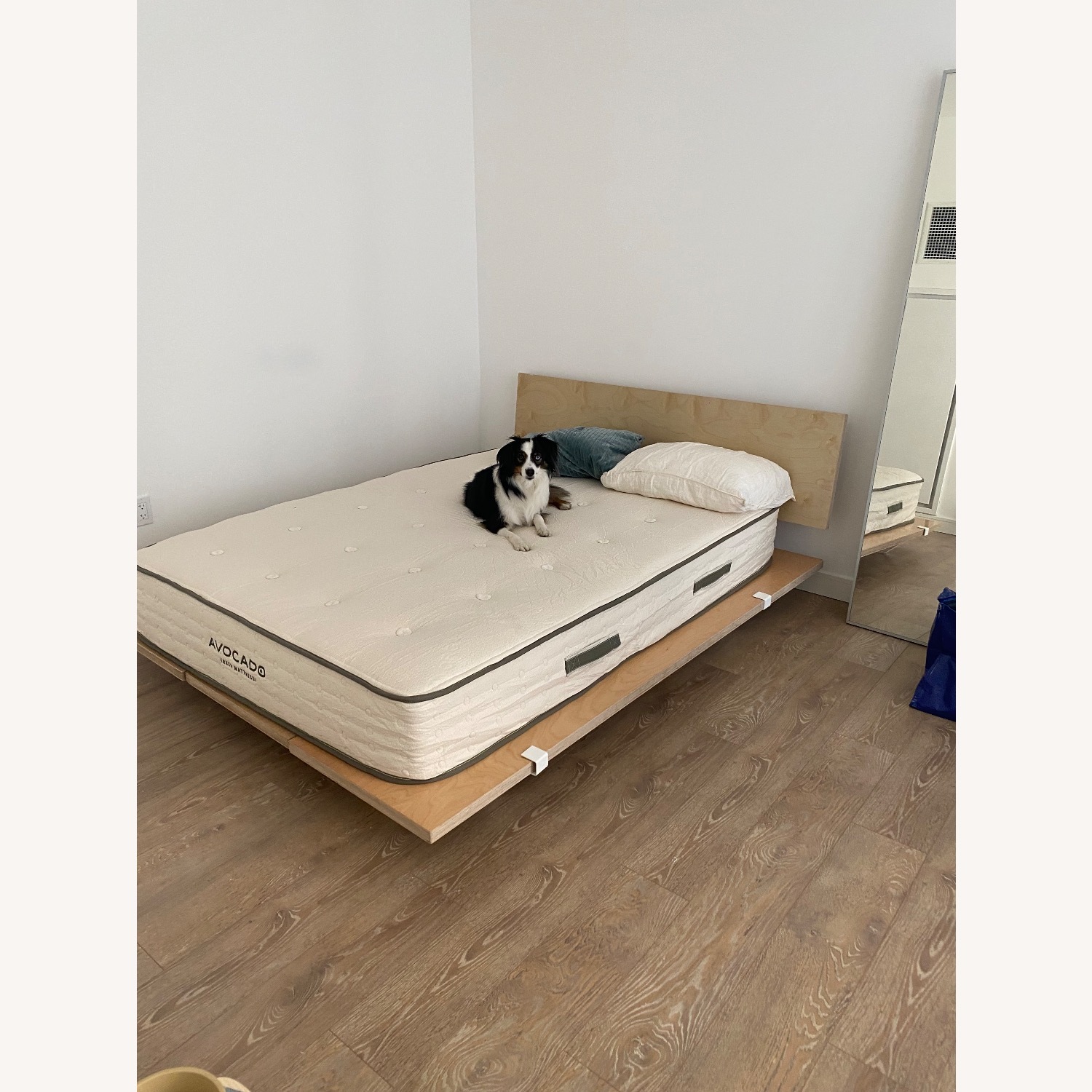 Floyd Queen Bed - image-2