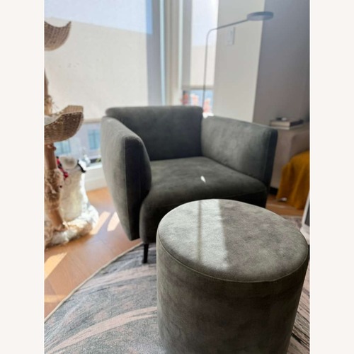 Used BoConcept Eden Green Velvet Ottoman for sale on AptDeco