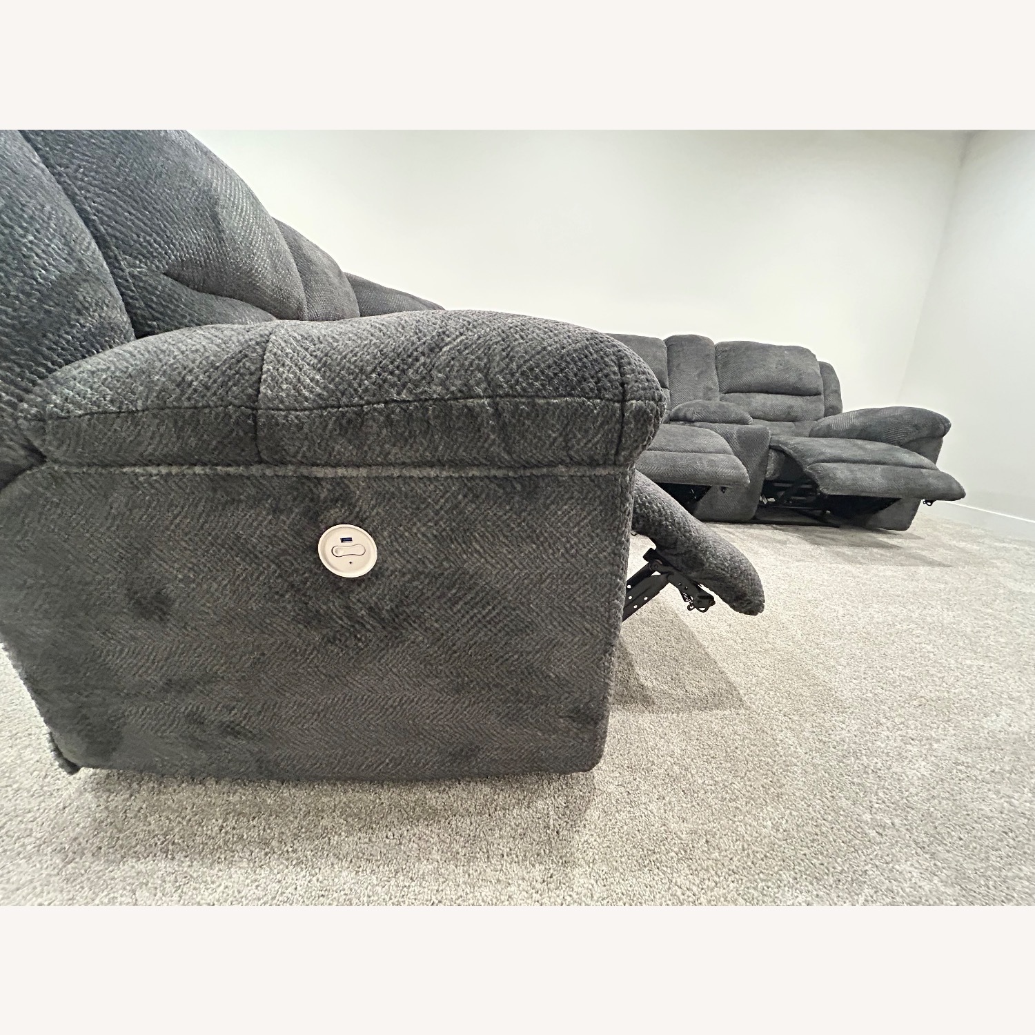 Ashley Furniture Nettington Dark Gray 3+ Piece Sectional - image-5