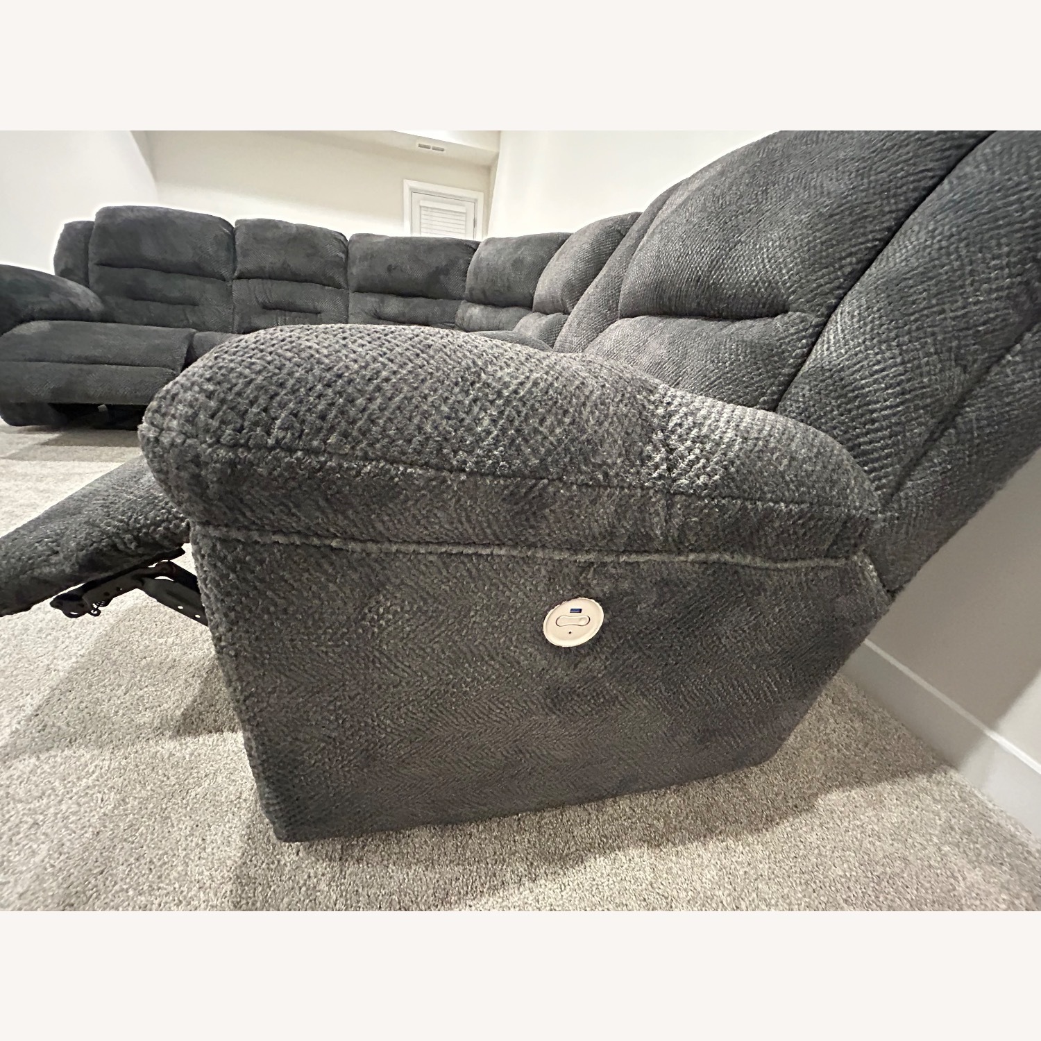 Ashley Furniture Nettington Dark Gray 3+ Piece Sectional - image-6