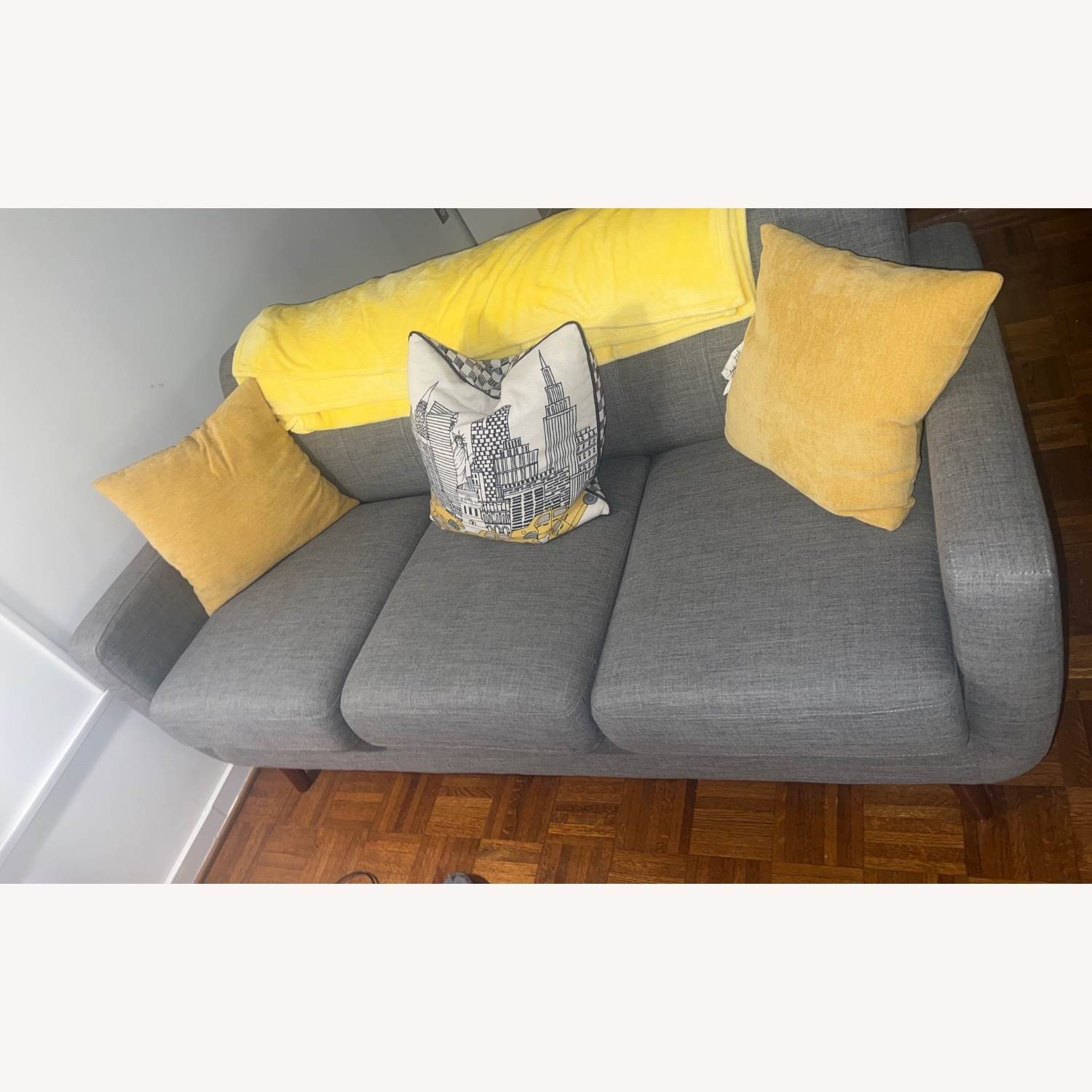 Bob's Discount Furniture 3+ Seater Sofa - image-3