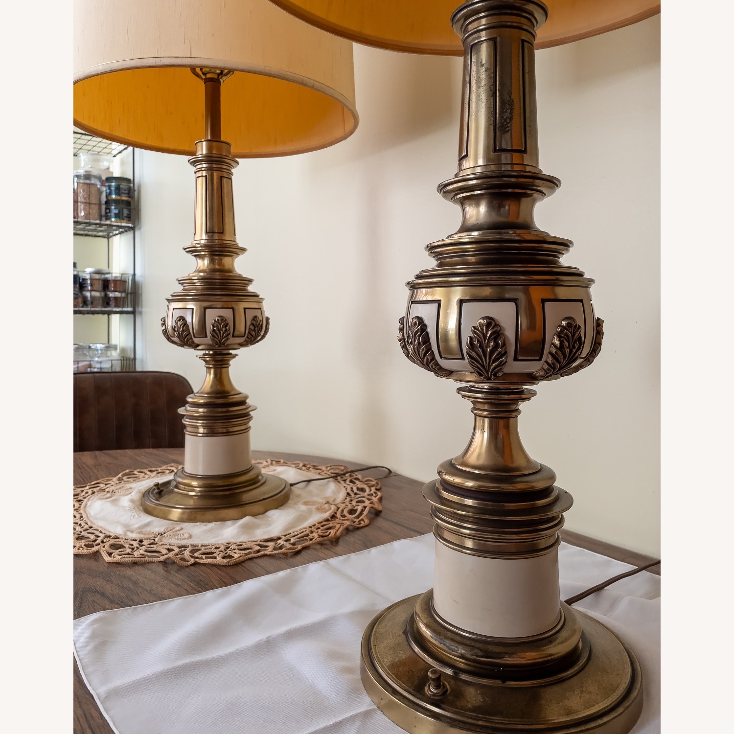 Vintage Stiffel Lamps, Brass & Porcelain, 1978 - image-4