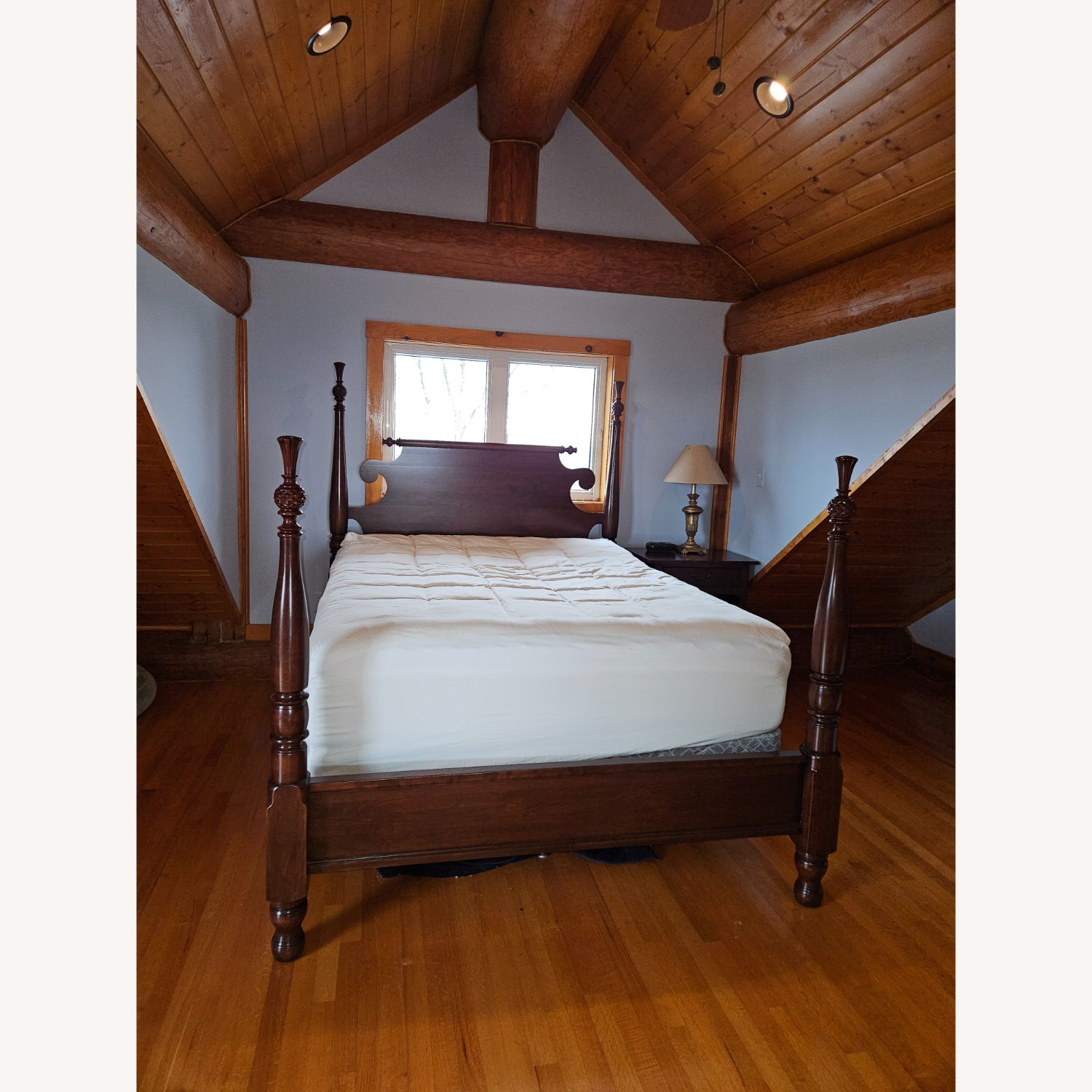 Nichols & Stone Wayside Thistle Queen Bed - image-2