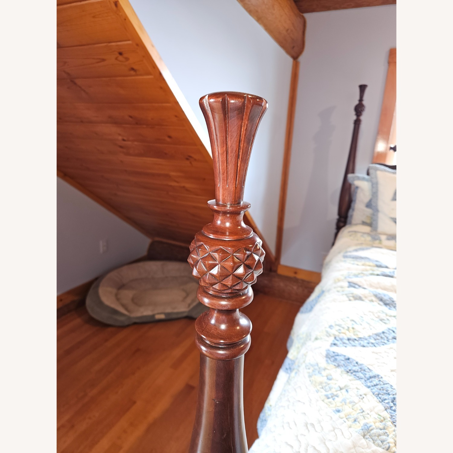 Nichols & Stone Wayside Thistle Queen Bed - image-5