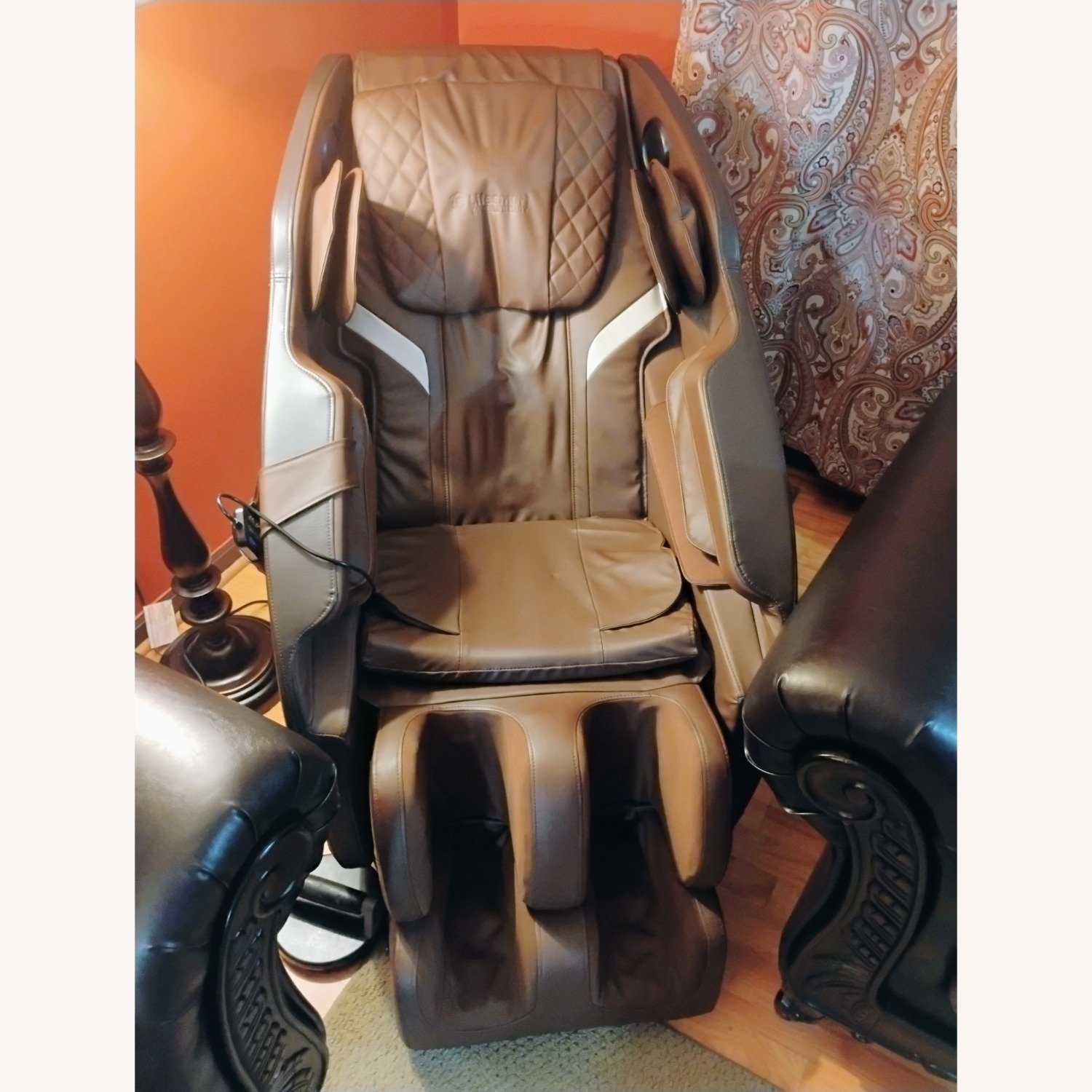 Massage Chair - image-0
