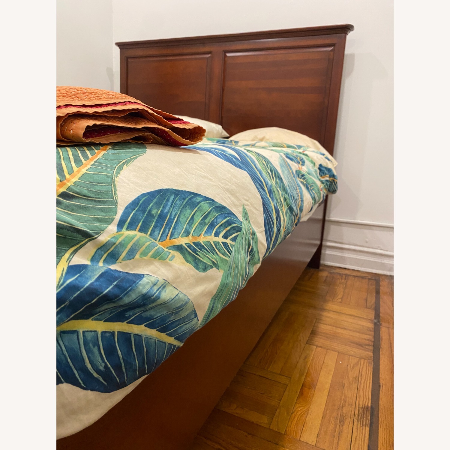 Kincaid Furniture Dark Brown Wood Queen Bed - image-5