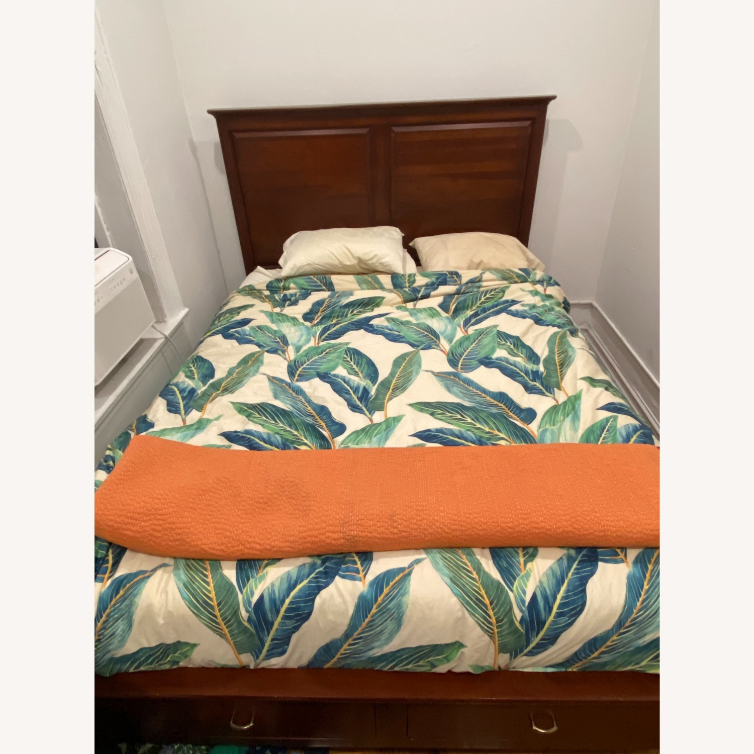 Kincaid Furniture Dark Brown Wood Queen Bed - image-3