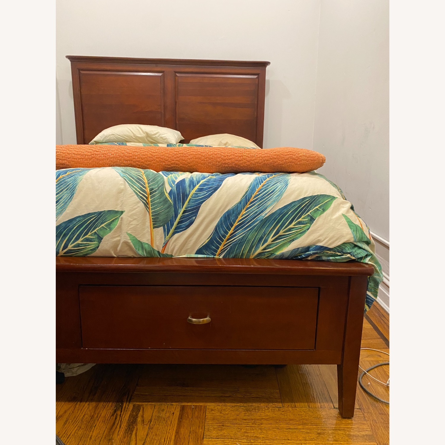 Kincaid Furniture Dark Brown Wood Queen Bed - image-4