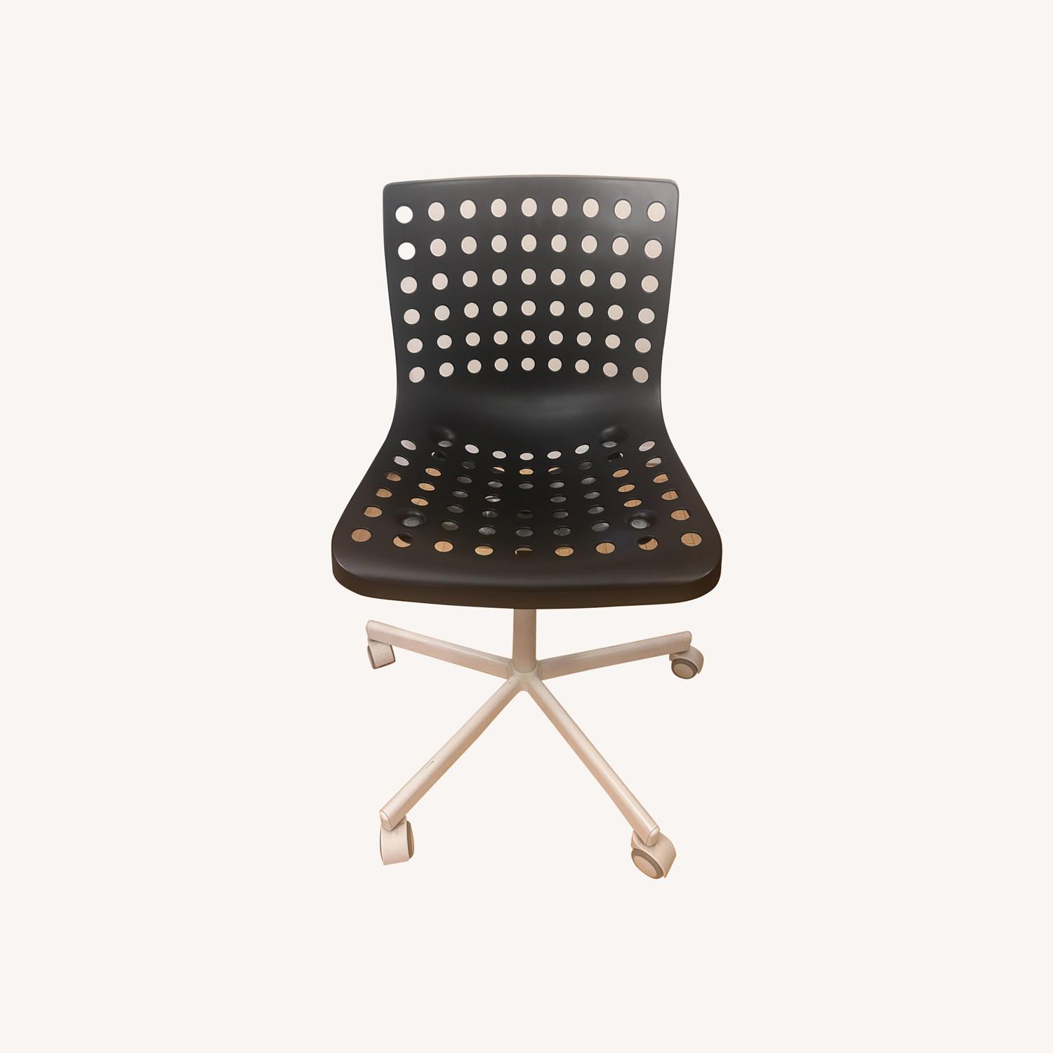 Comfortable Office Chair - image-0