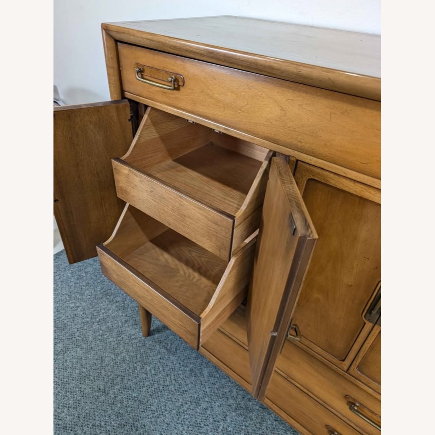 Drexel Meridian Collection Gentlemen's Highboy - image-7