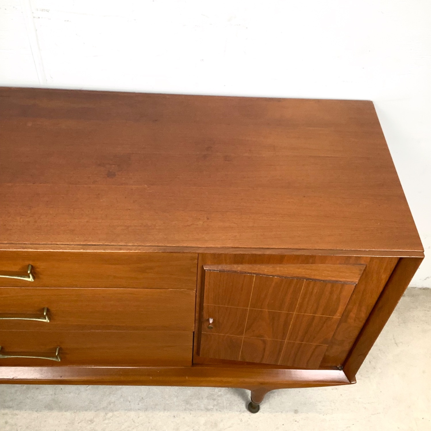 Long Mid-Century Modern Nine Drawer Dresser - image-6
