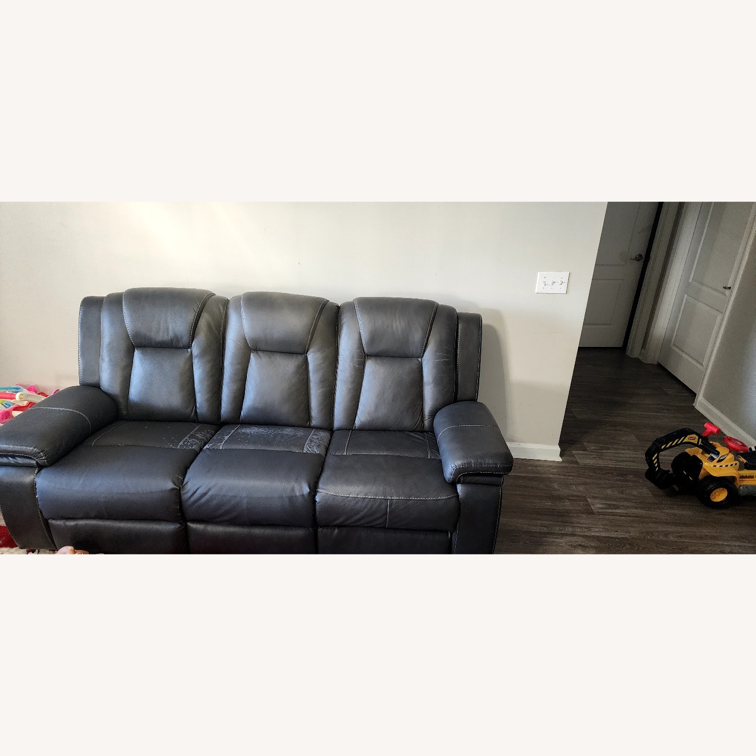 3 Seater Electic Recliner - image-2