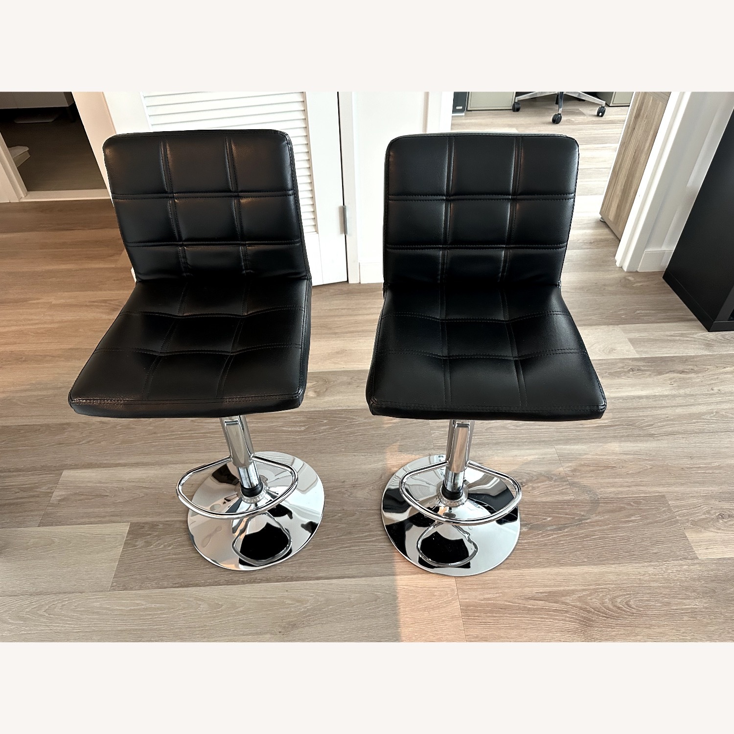 Set of 2 Black Bar Stools – Modern & Comfortable - image-1