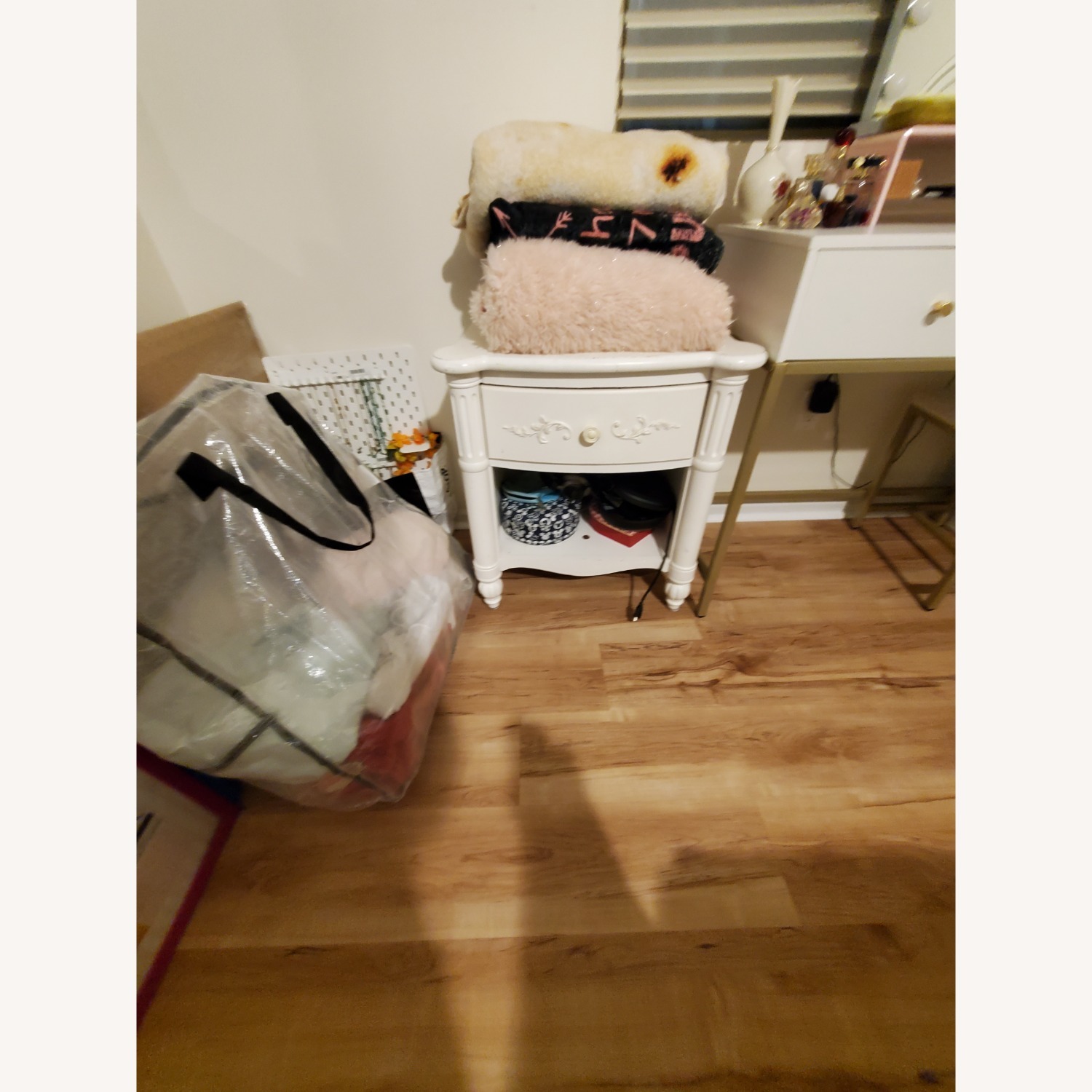 American Furniture Manufacturing White Full Bed - image-2